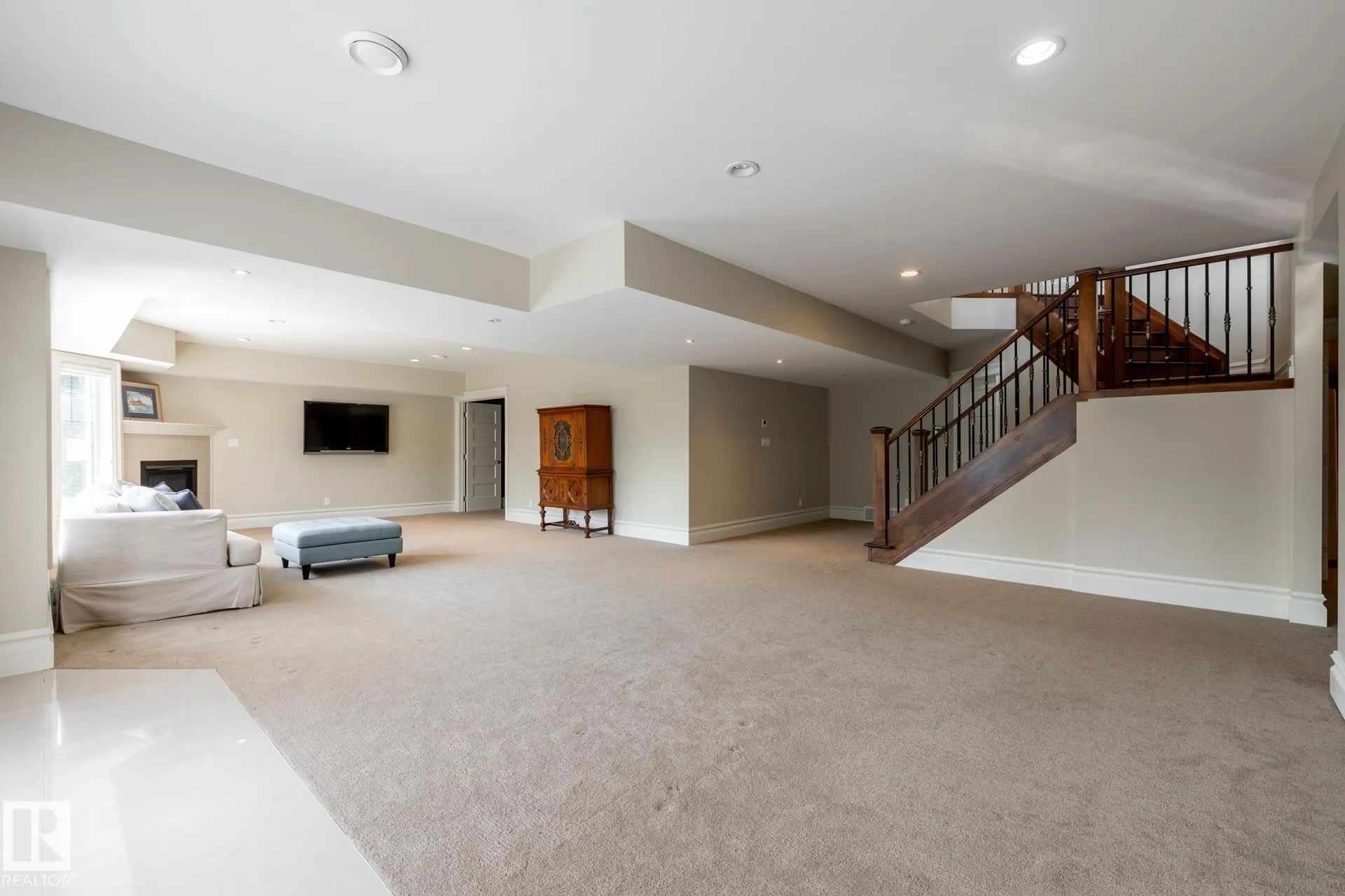 1018 HOLLANDS Point(e)