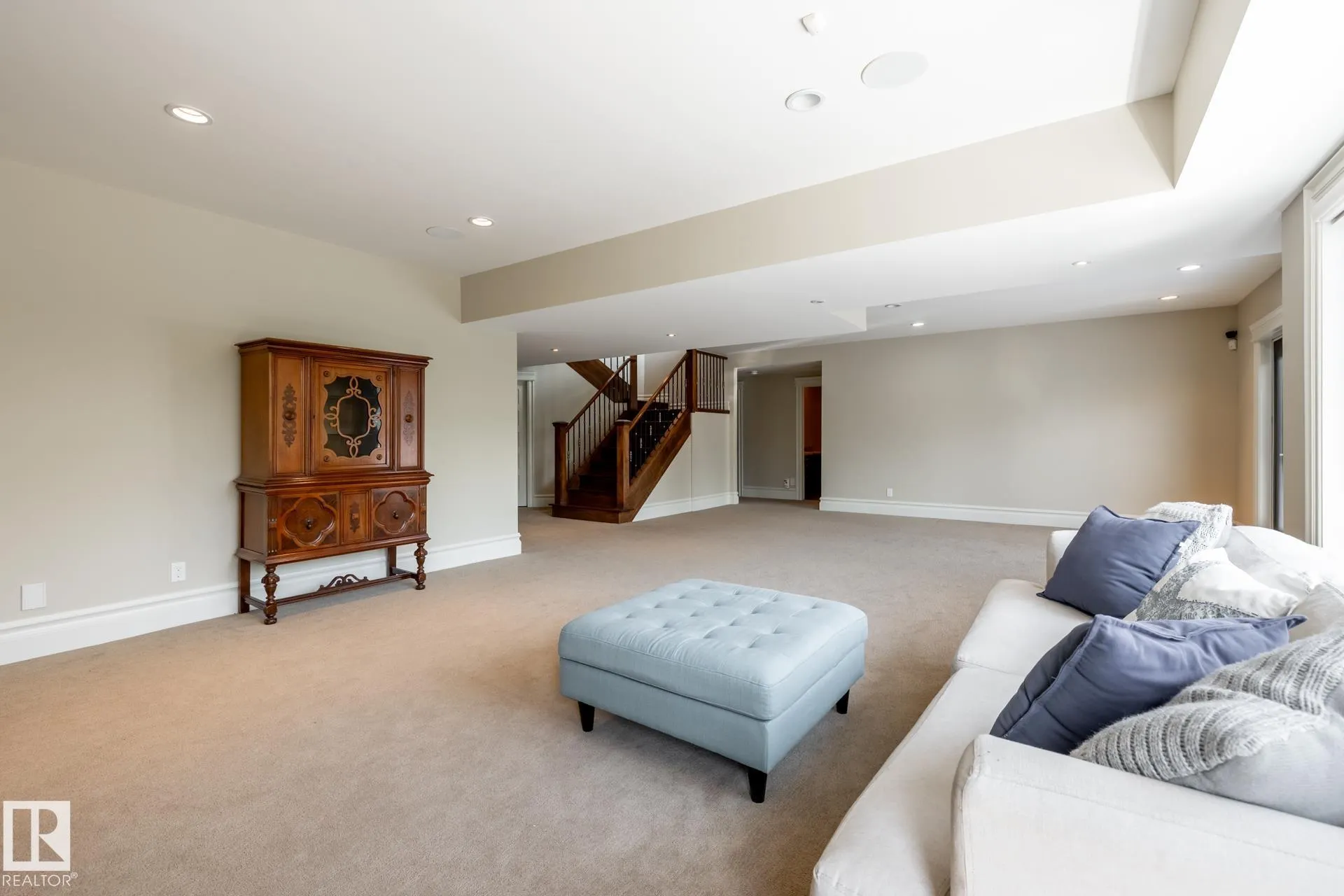 1018 HOLLANDS Point(e)
