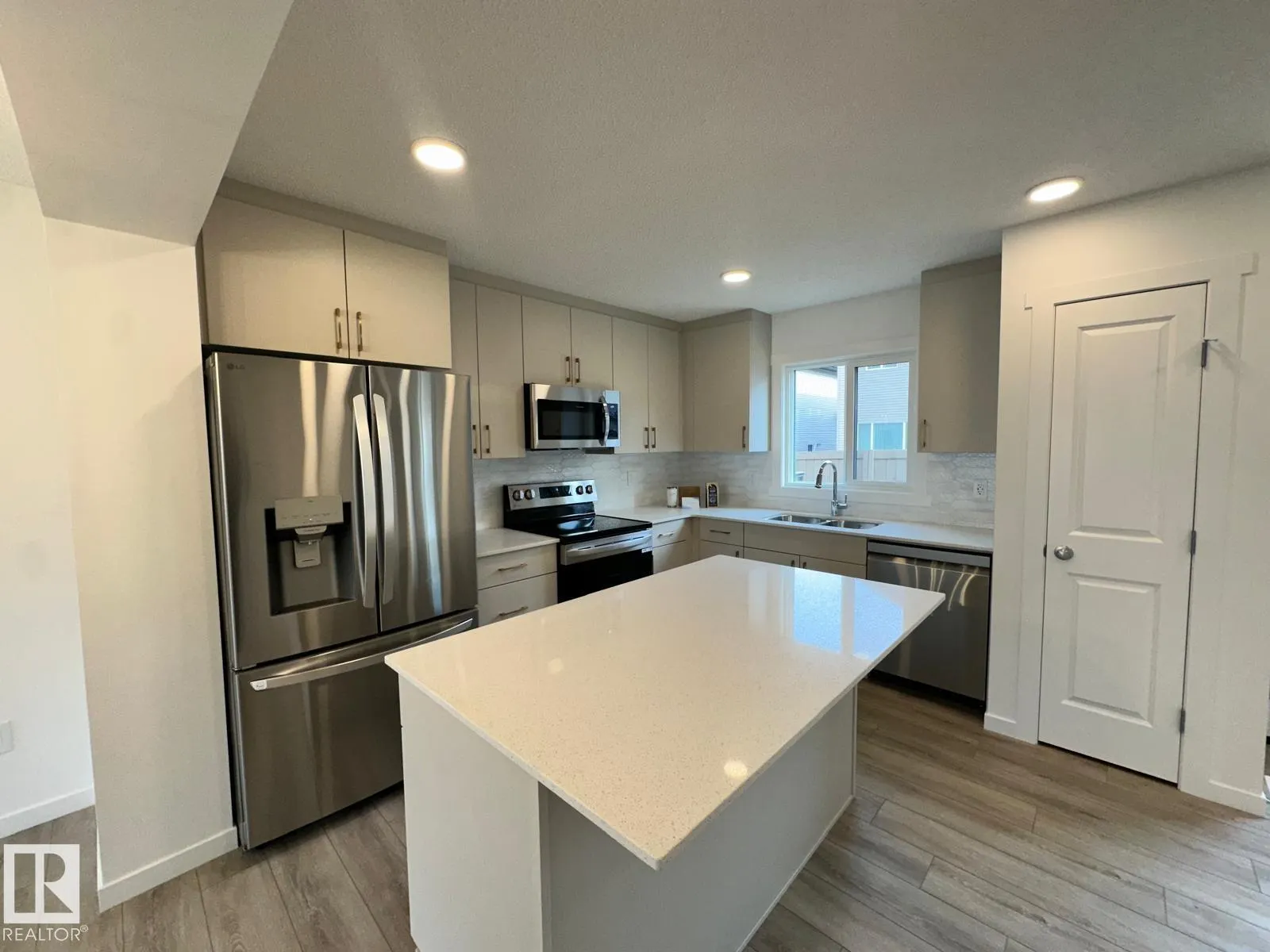 525 SECORD Boulevard