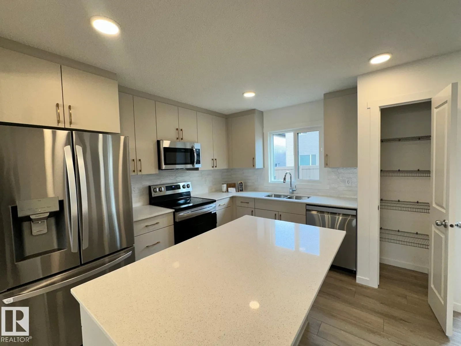 525 SECORD Boulevard