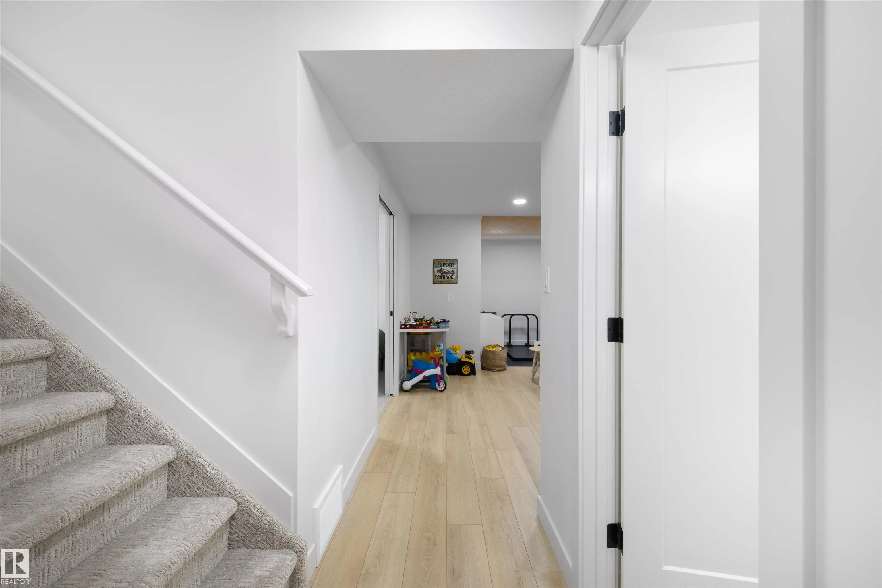 1728 Hammond Crescent