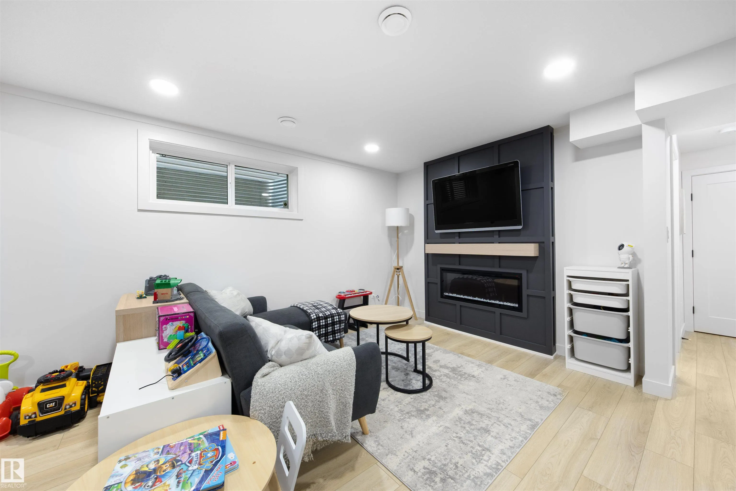 1728 Hammond Crescent