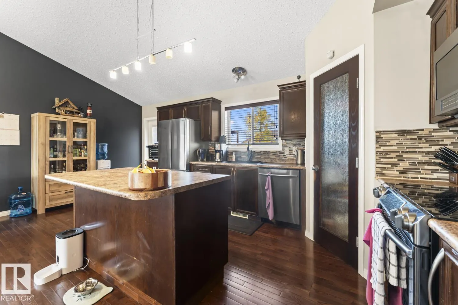 708 GROUSE Close