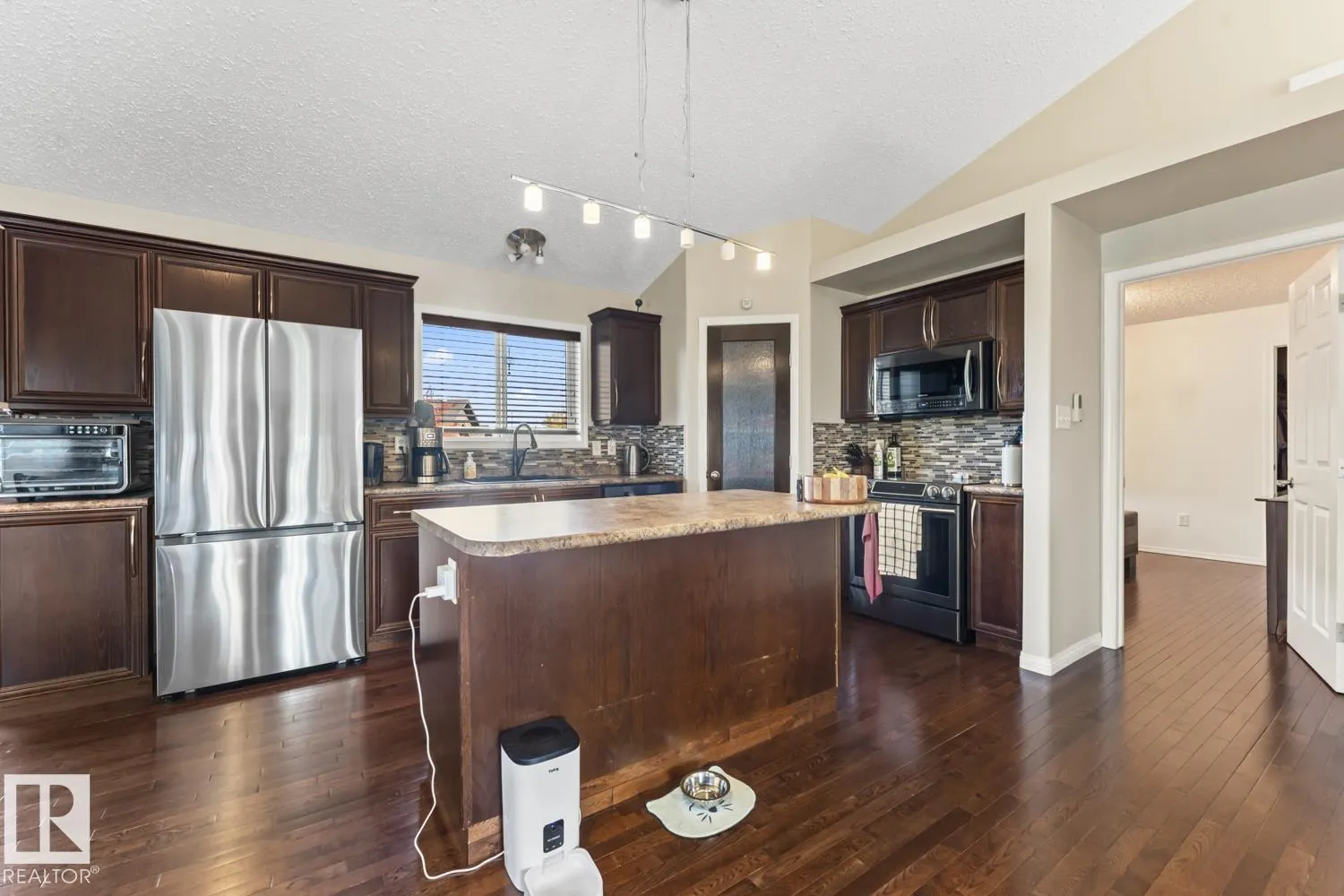708 GROUSE Close