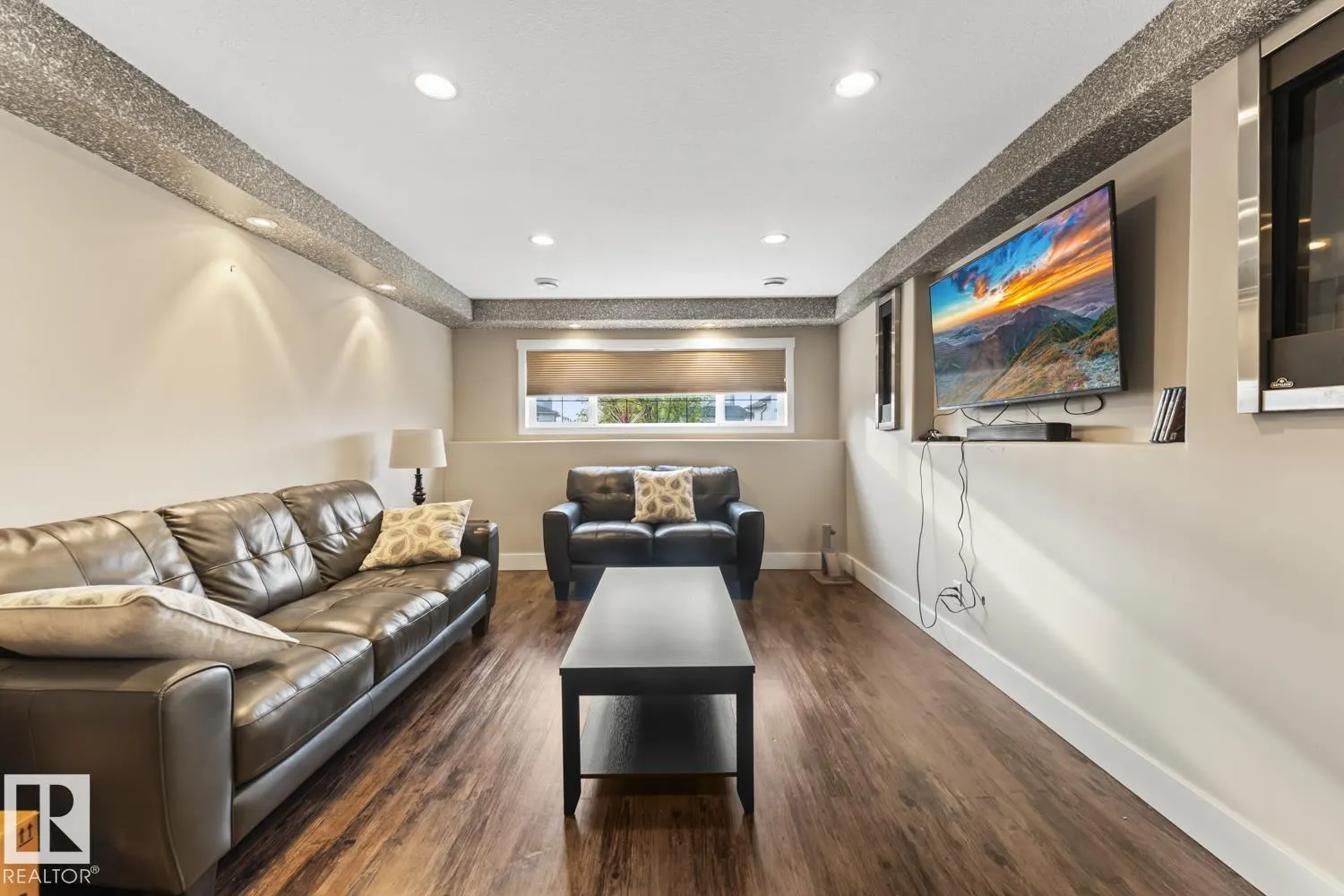708 GROUSE Close