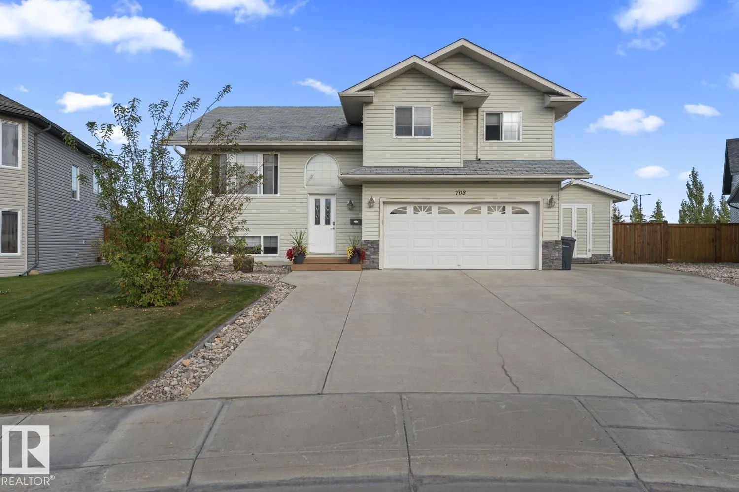 708 GROUSE Close