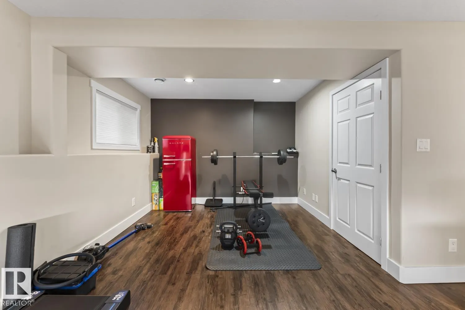 708 GROUSE Close