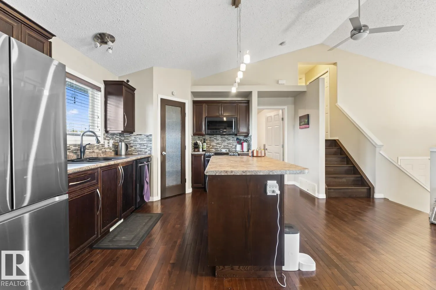 708 GROUSE Close