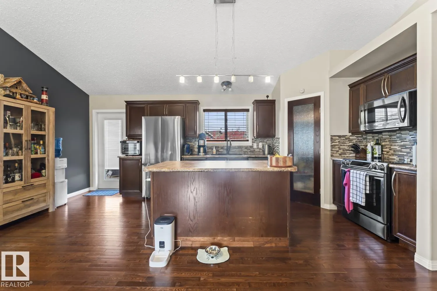 708 GROUSE Close