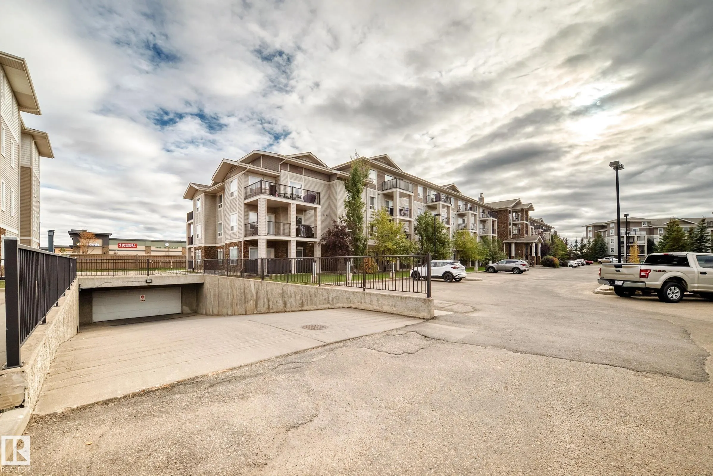 7339 SOUTH TERWILLEGAR DR NW