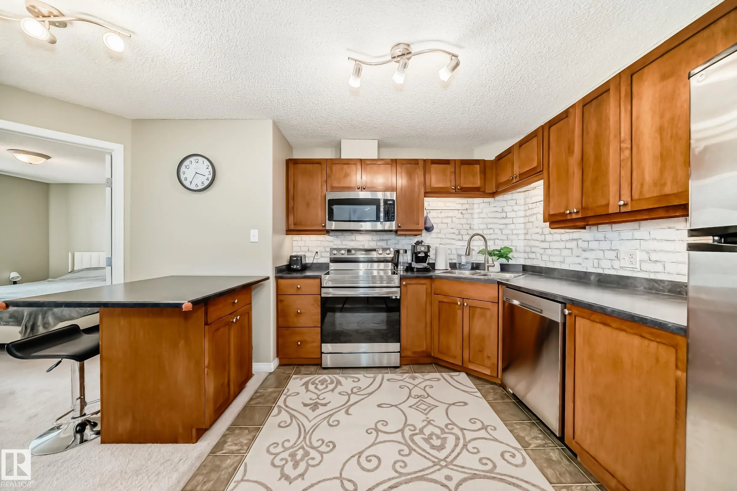 7339 SOUTH TERWILLEGAR DR NW