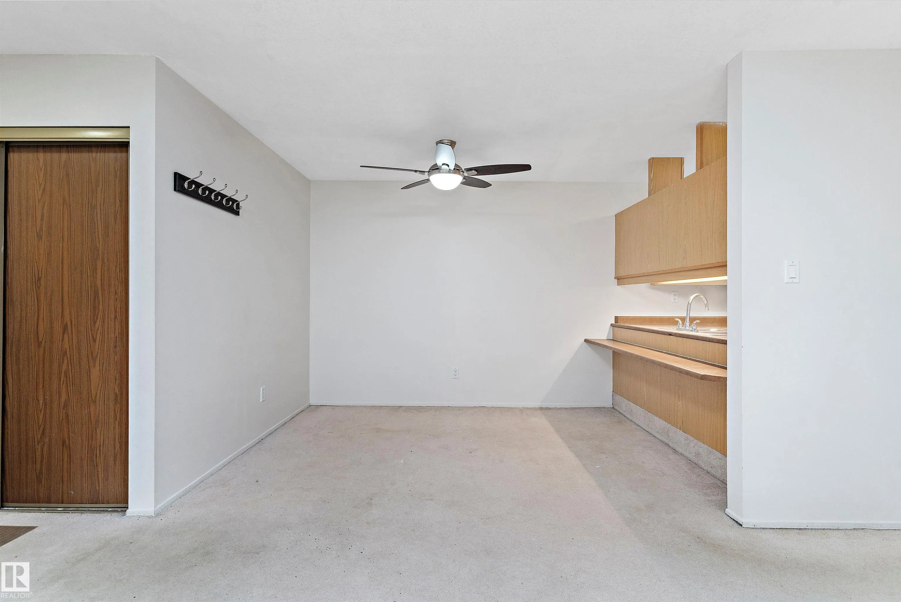 32 ALPINE Place