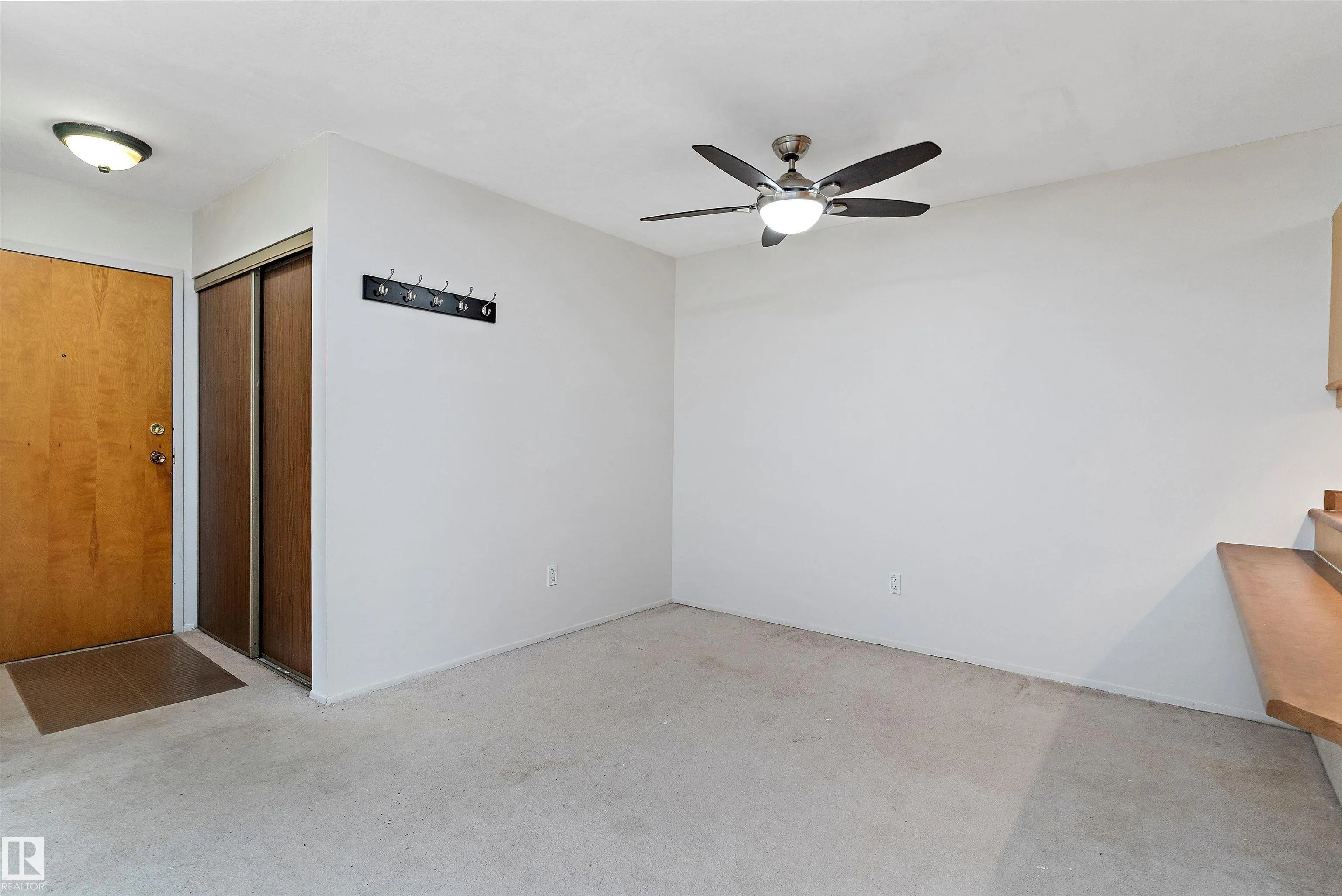 32 ALPINE Place