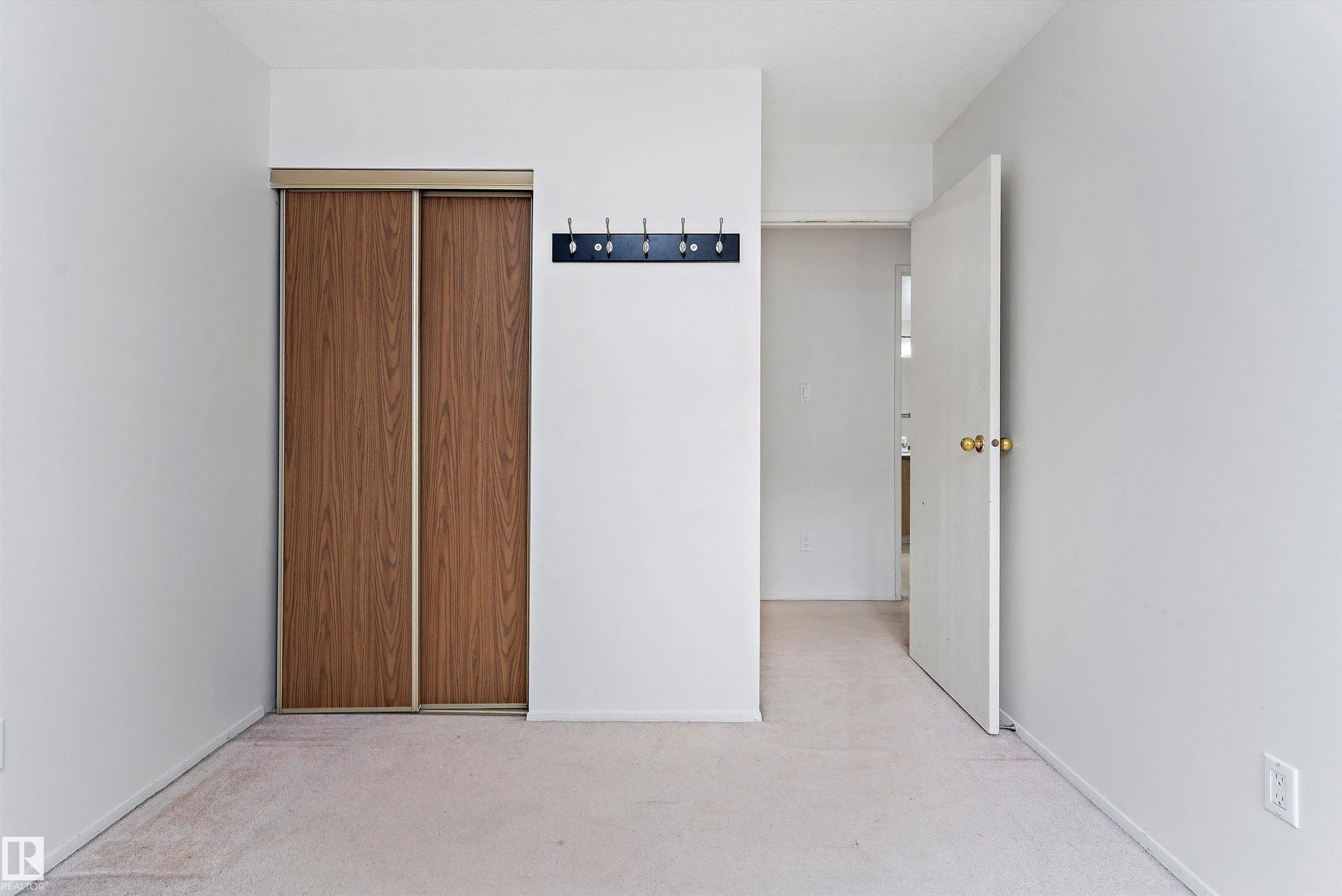 32 ALPINE Place