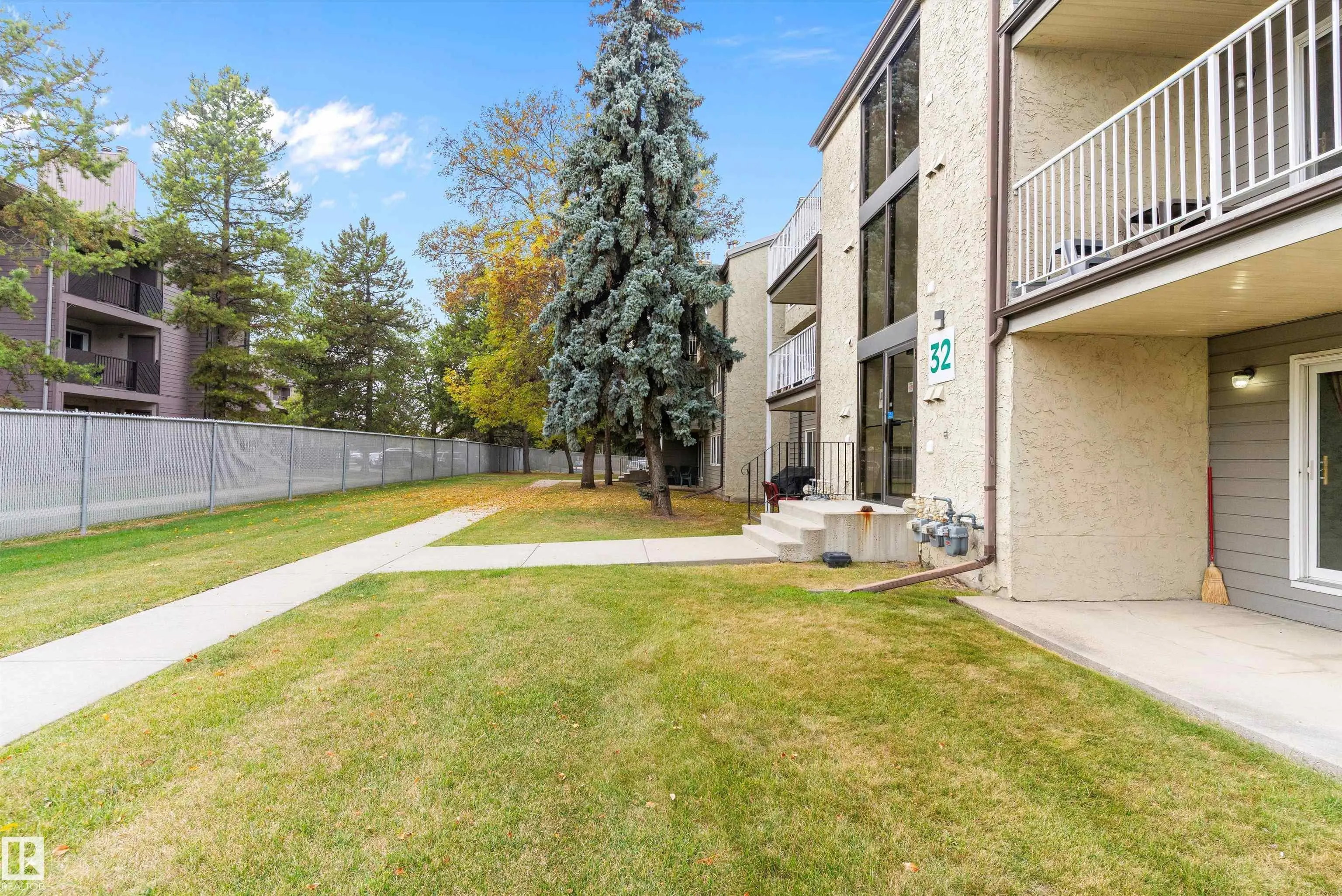 32 ALPINE Place