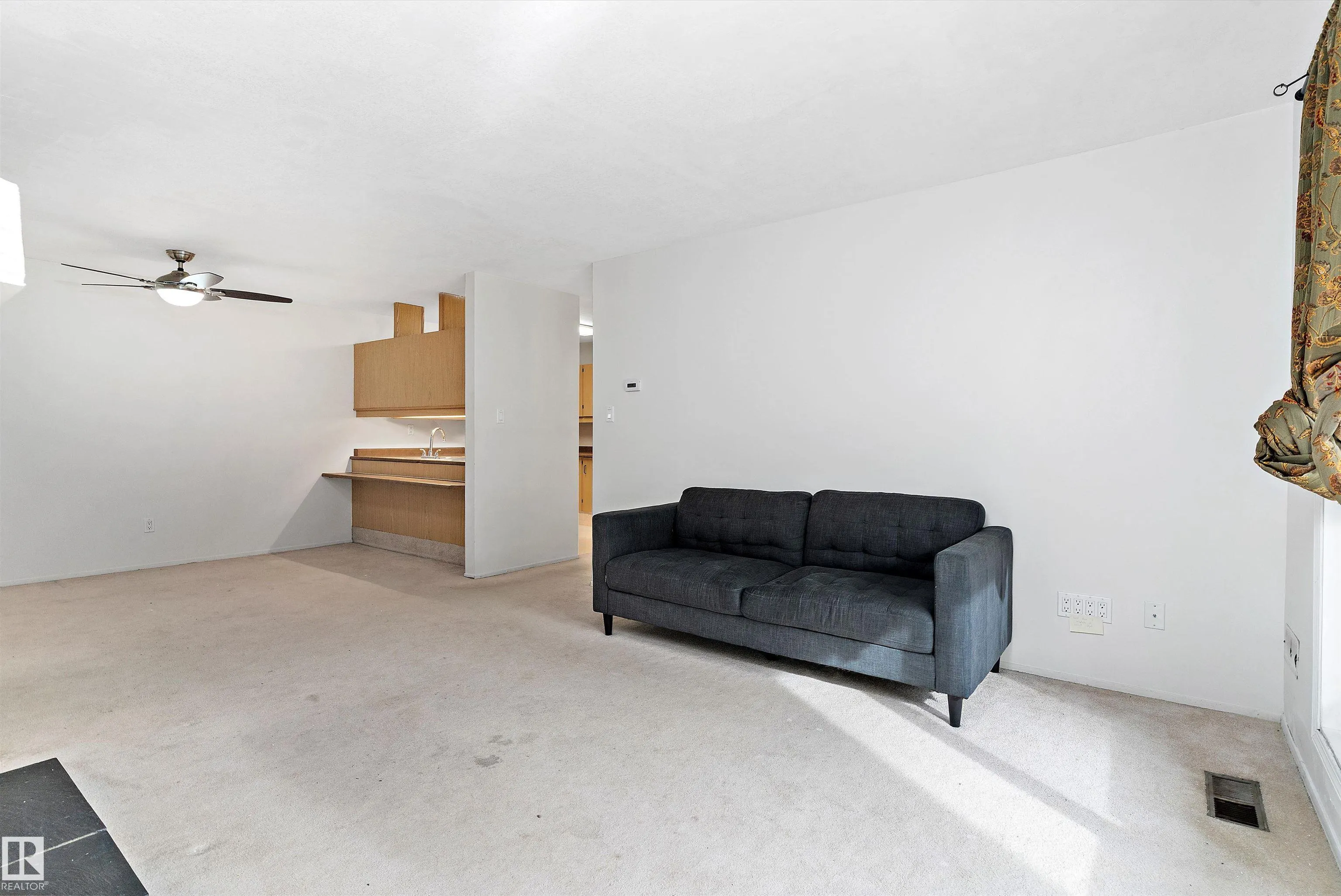 32 ALPINE Place