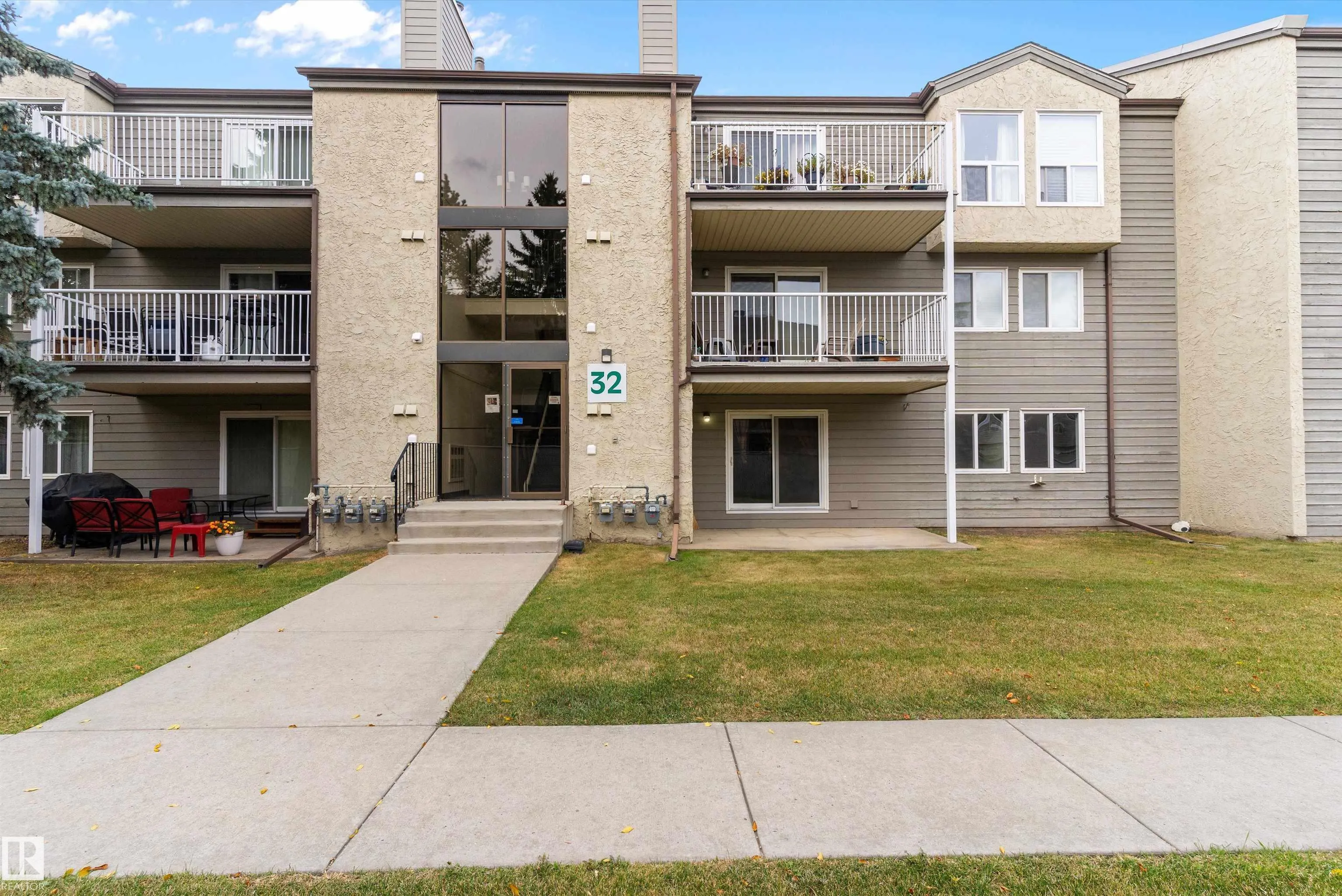 32 ALPINE Place
