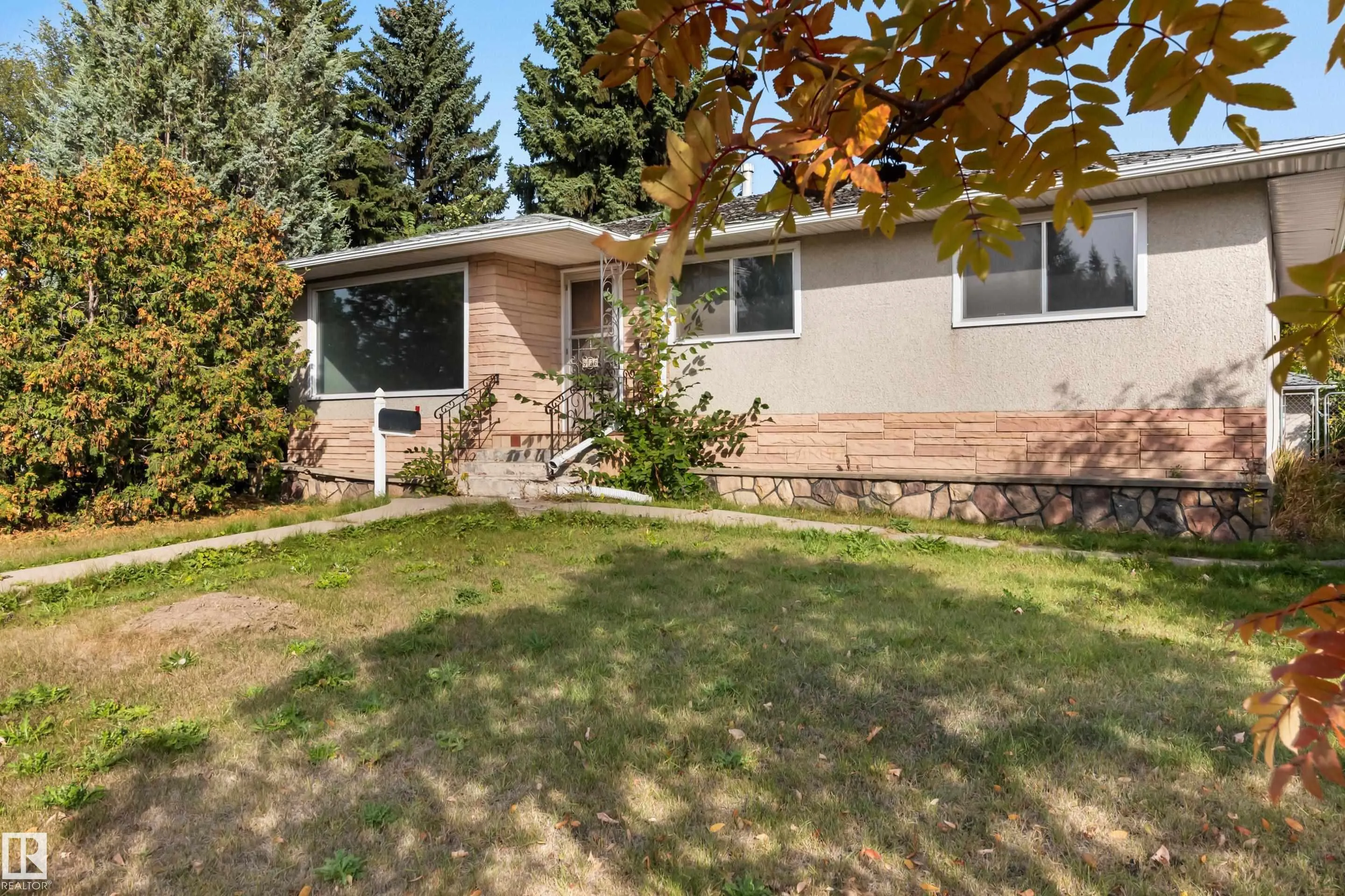 8736 66 Avenue