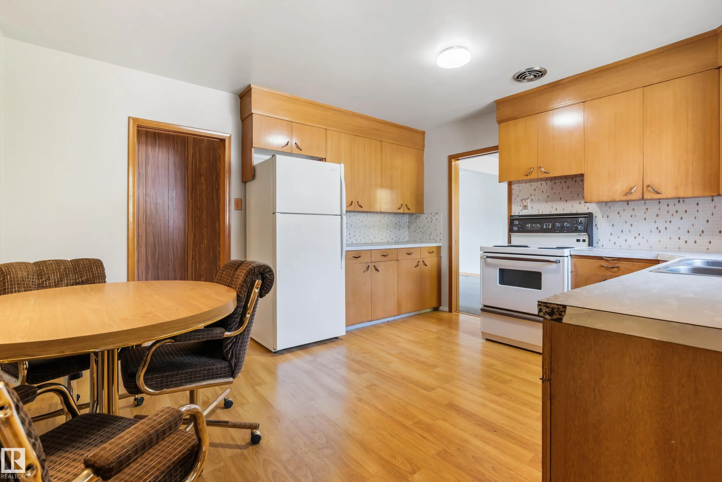 8736 66 Avenue