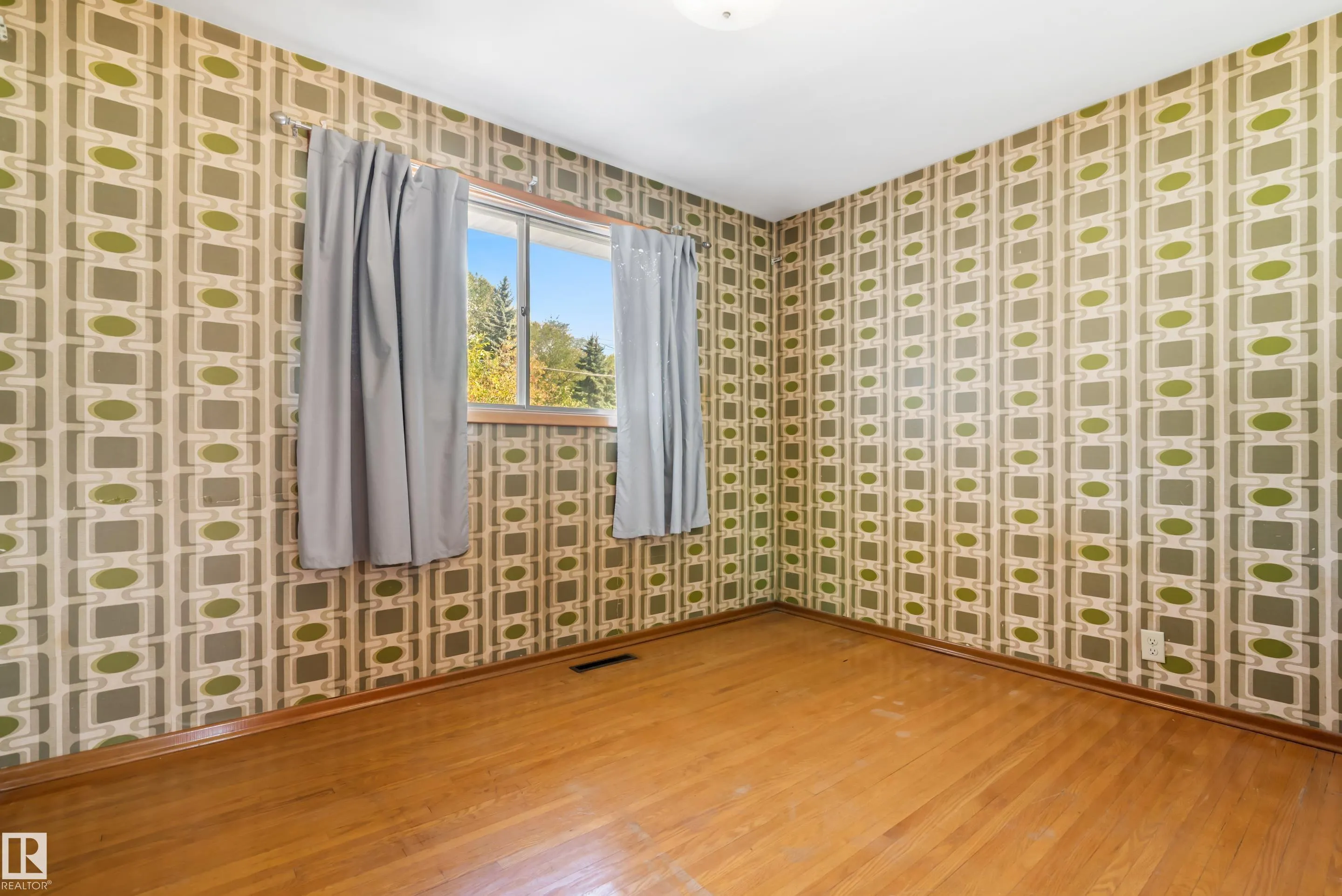 8736 66 Avenue