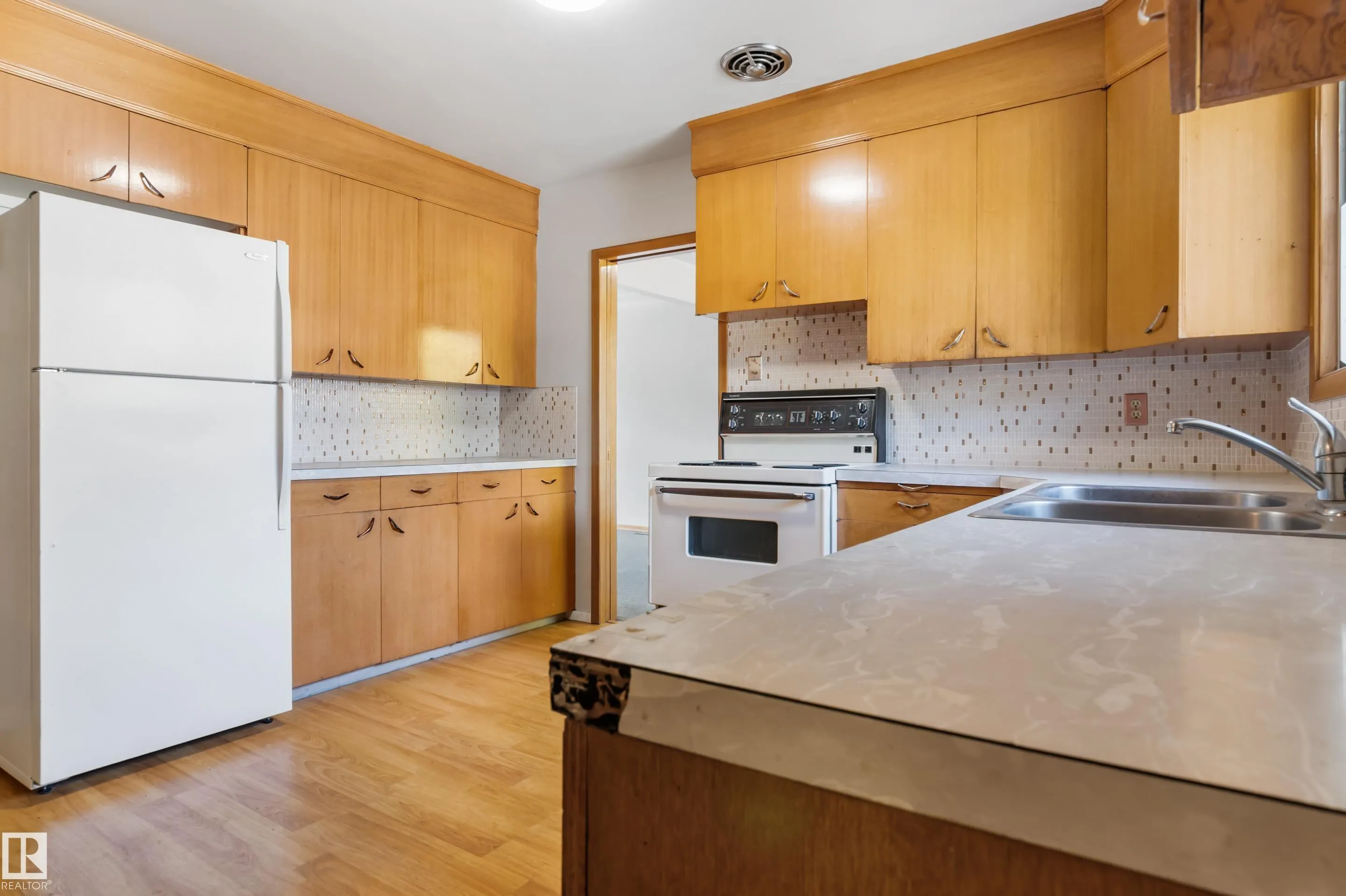 8736 66 Avenue