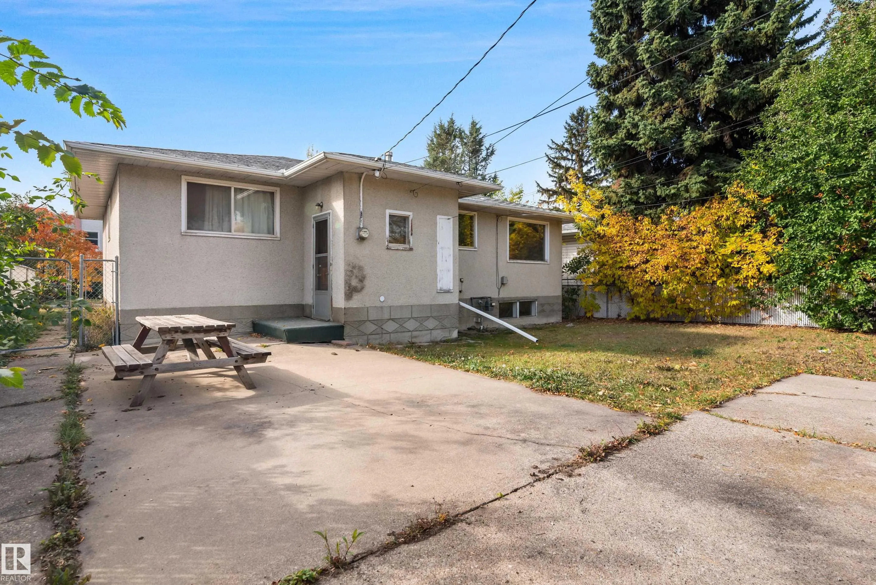 8736 66 Avenue