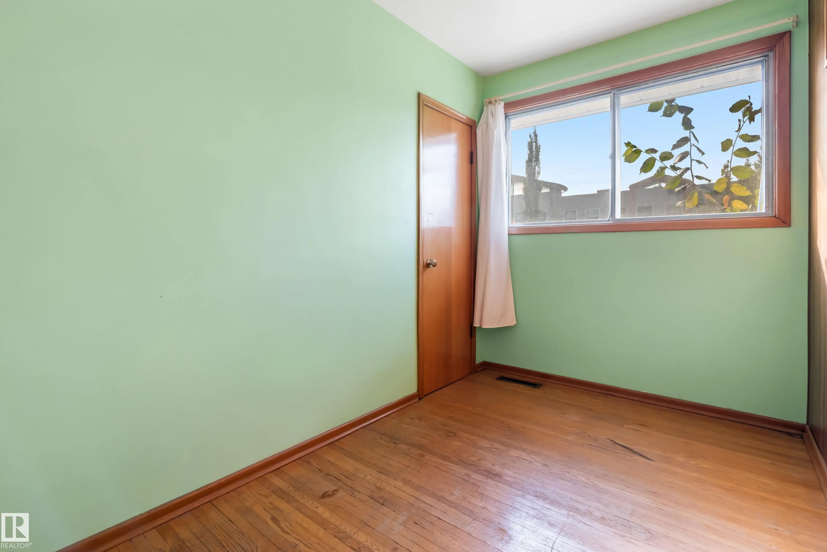 8736 66 Avenue
