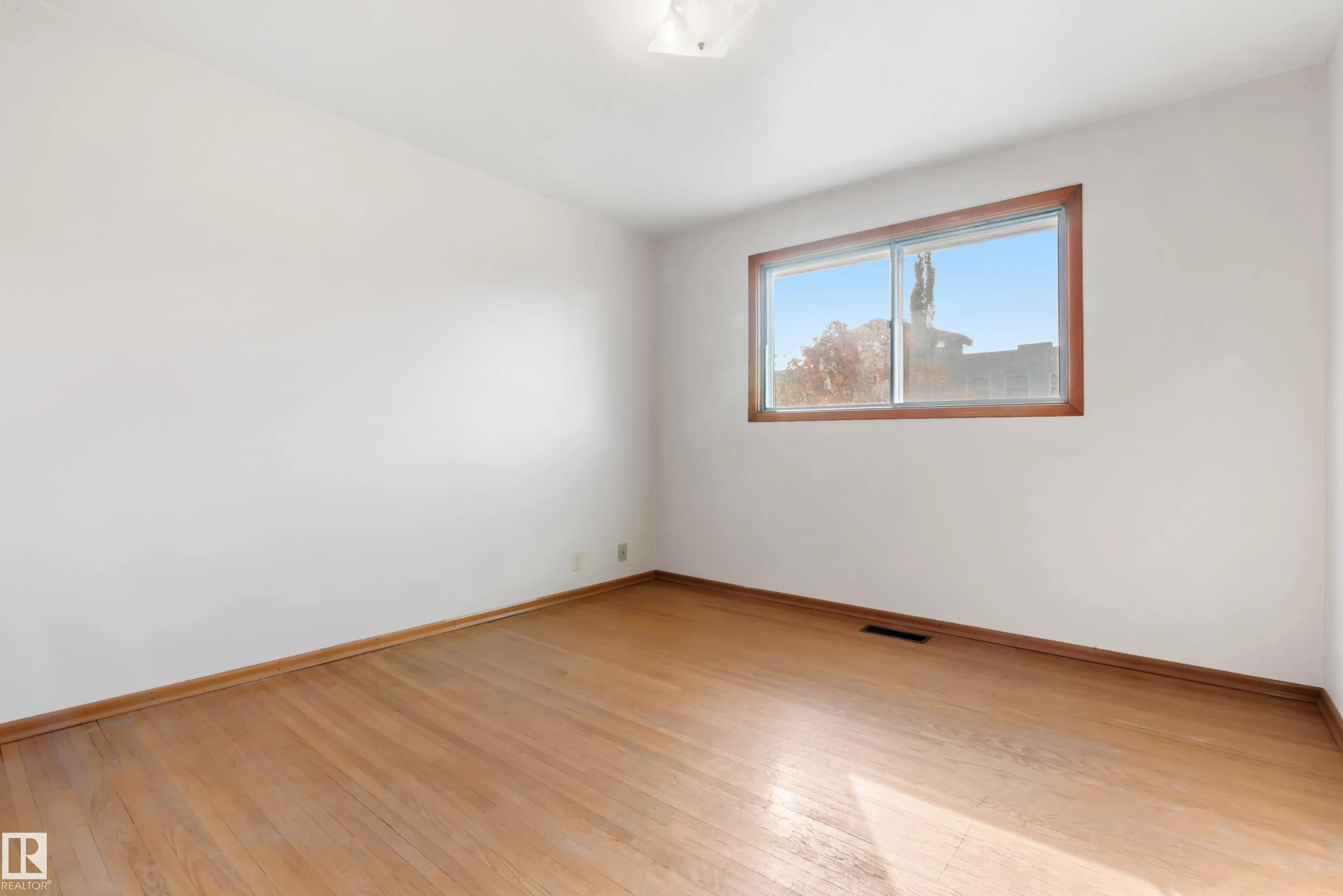 8736 66 Avenue