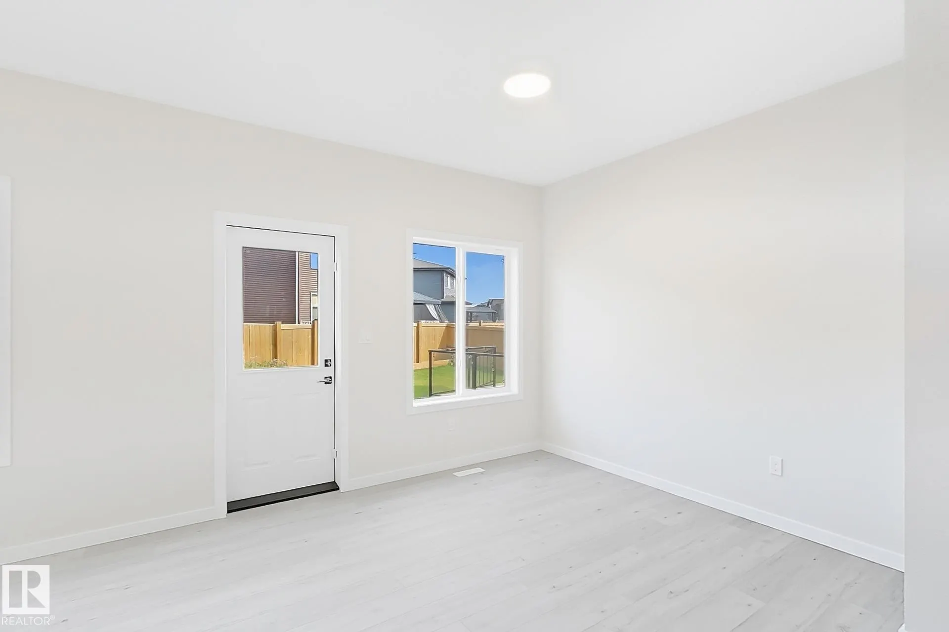4856 HAWTHRON Bend