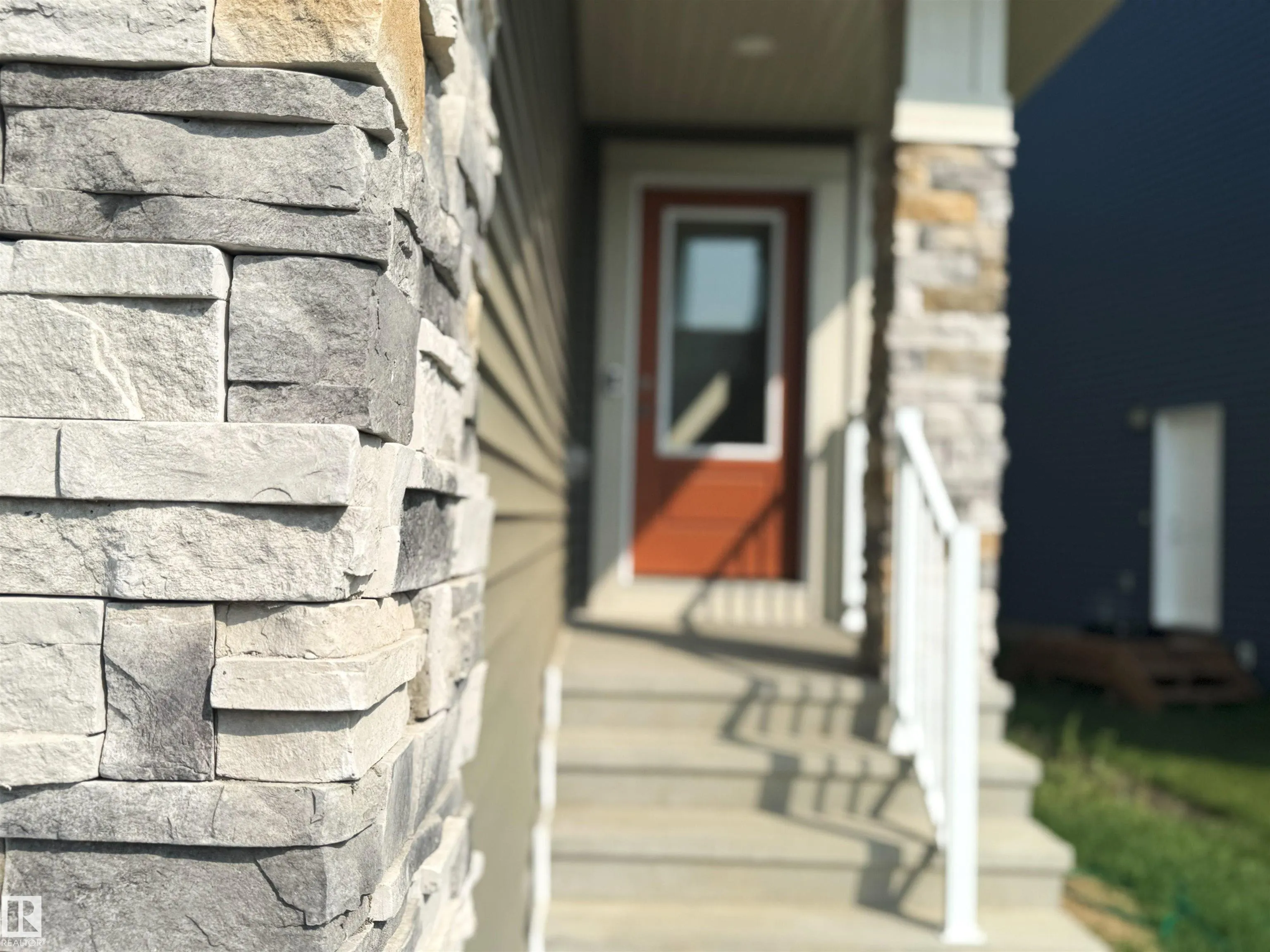 4856 HAWTHRON Bend