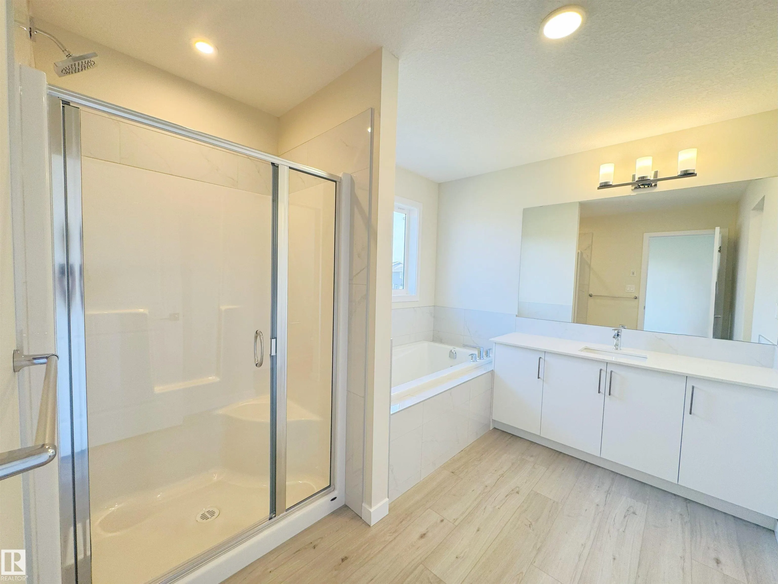 4856 HAWTHRON Bend