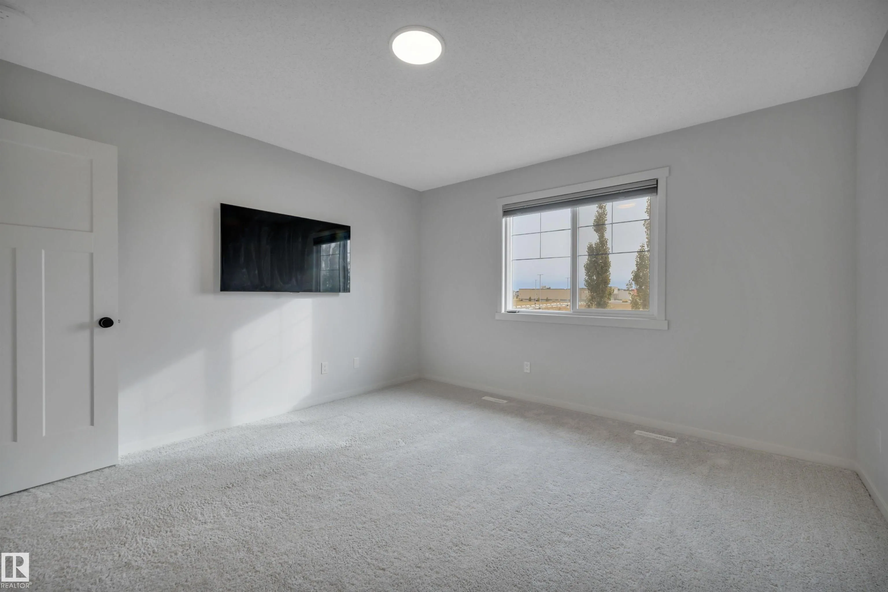 275 LARCH Crescent