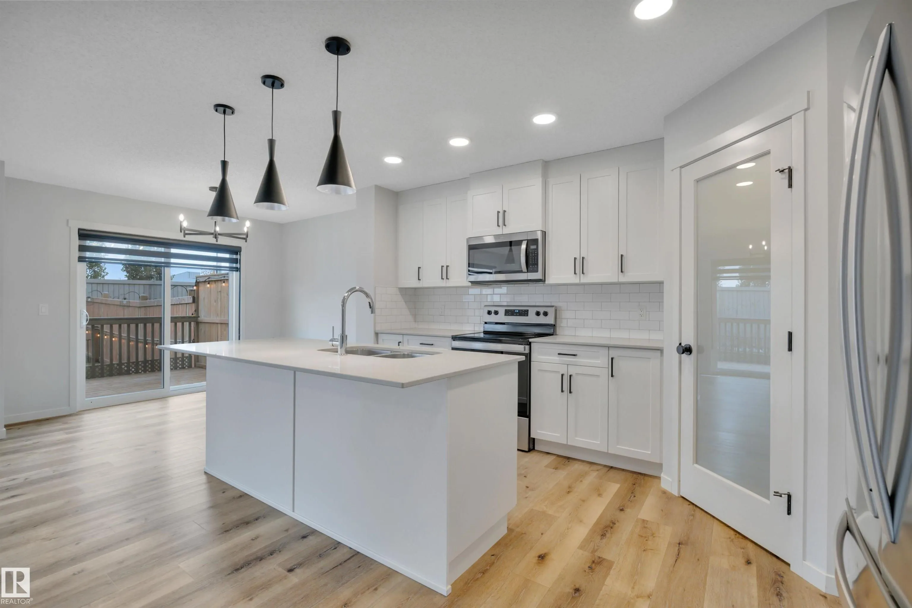 275 LARCH Crescent