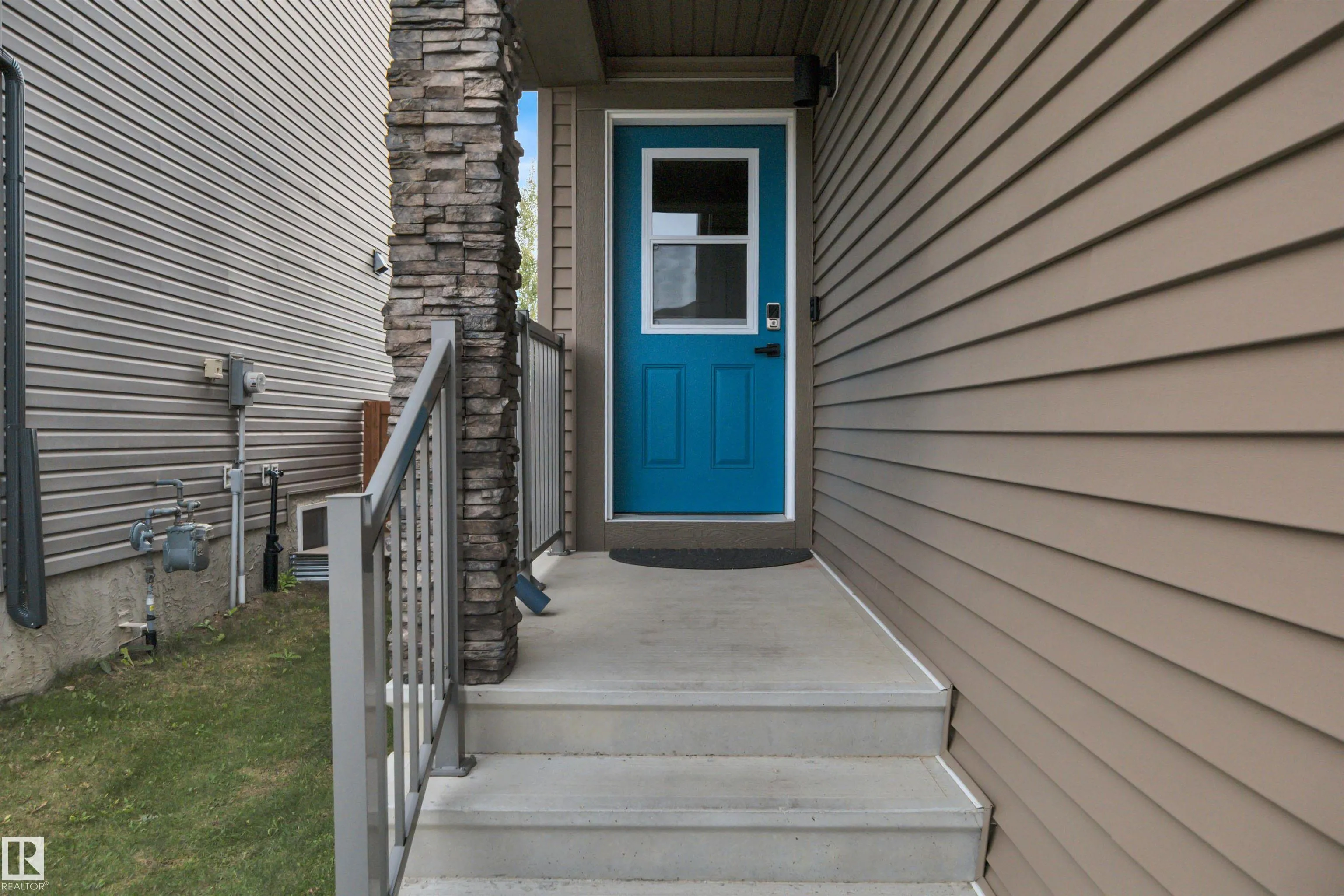 275 LARCH Crescent