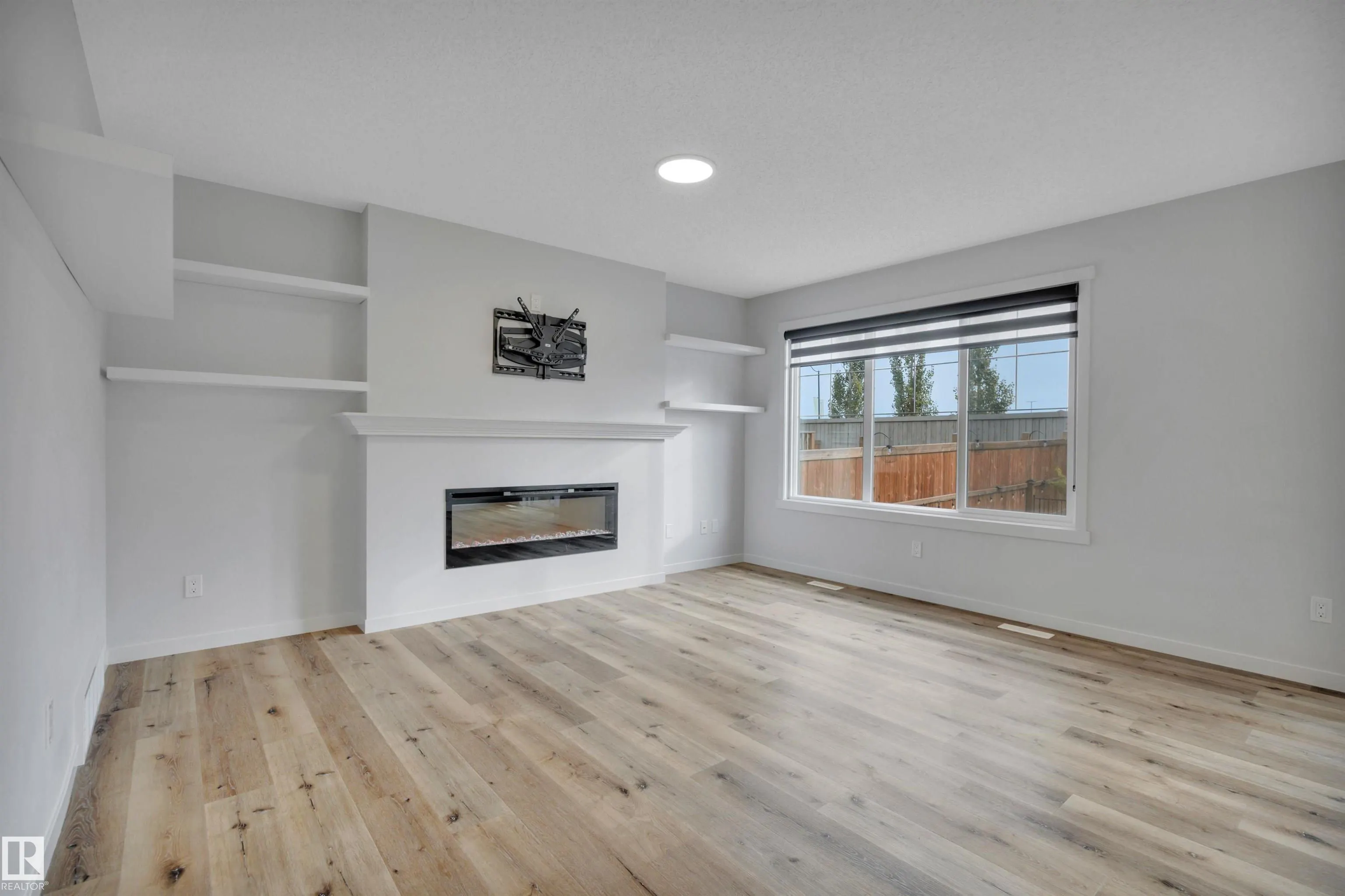 275 LARCH Crescent