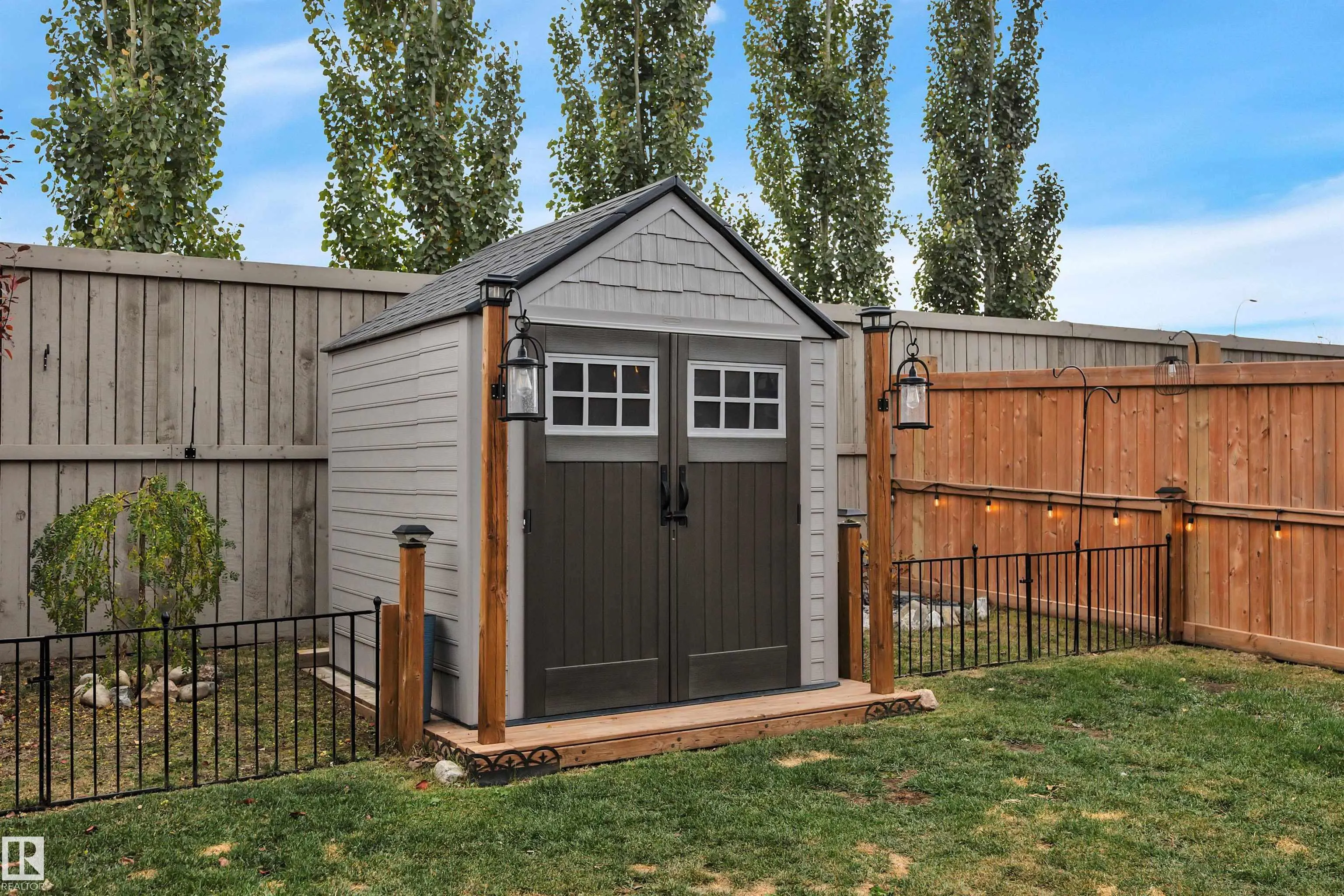 275 LARCH Crescent