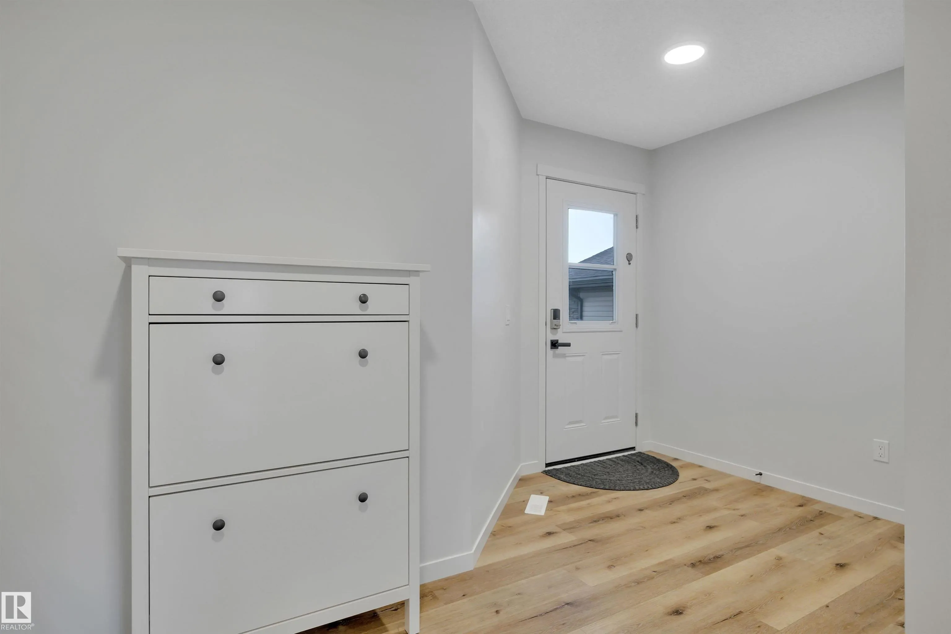 275 LARCH Crescent