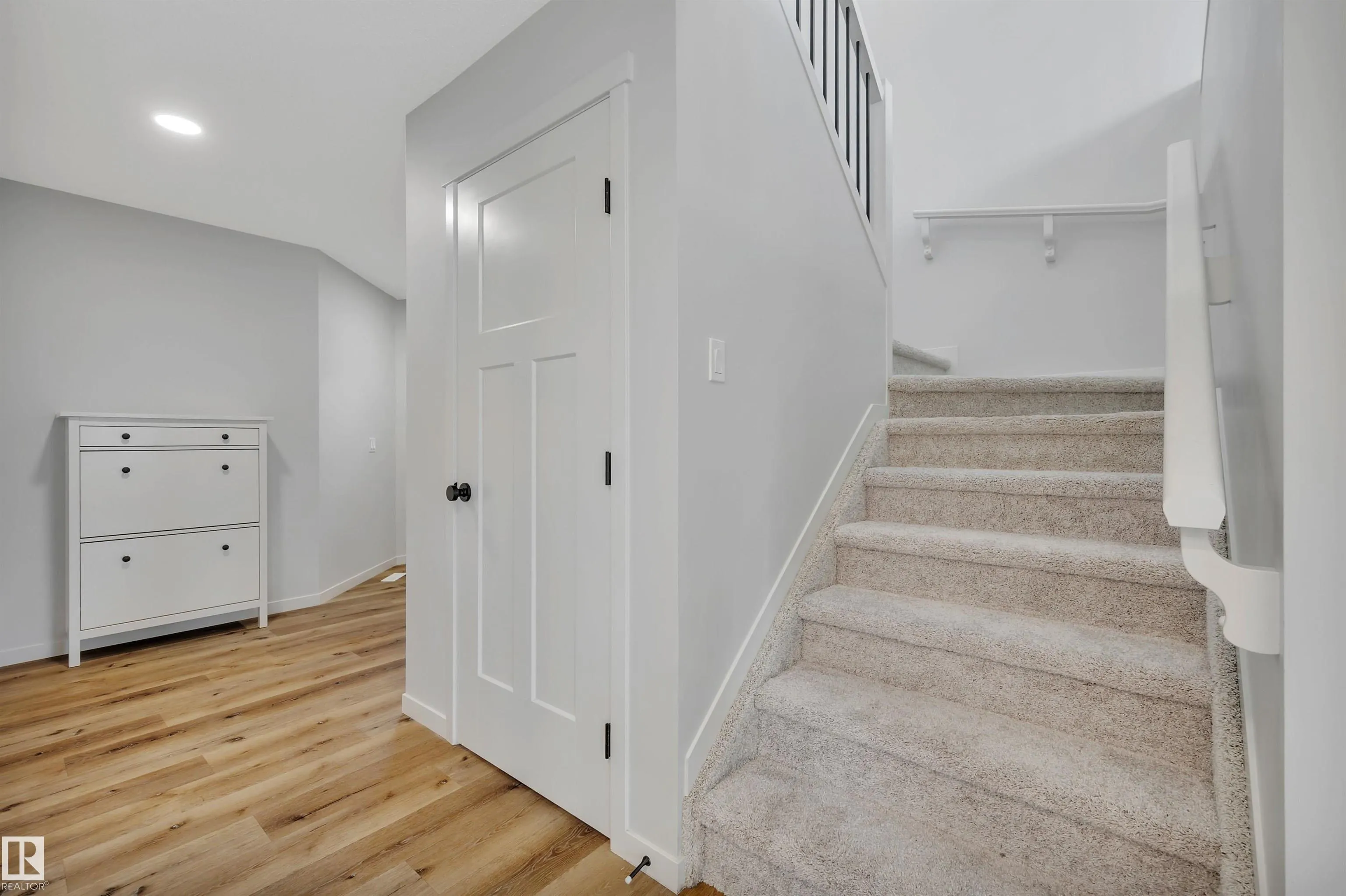 275 LARCH Crescent