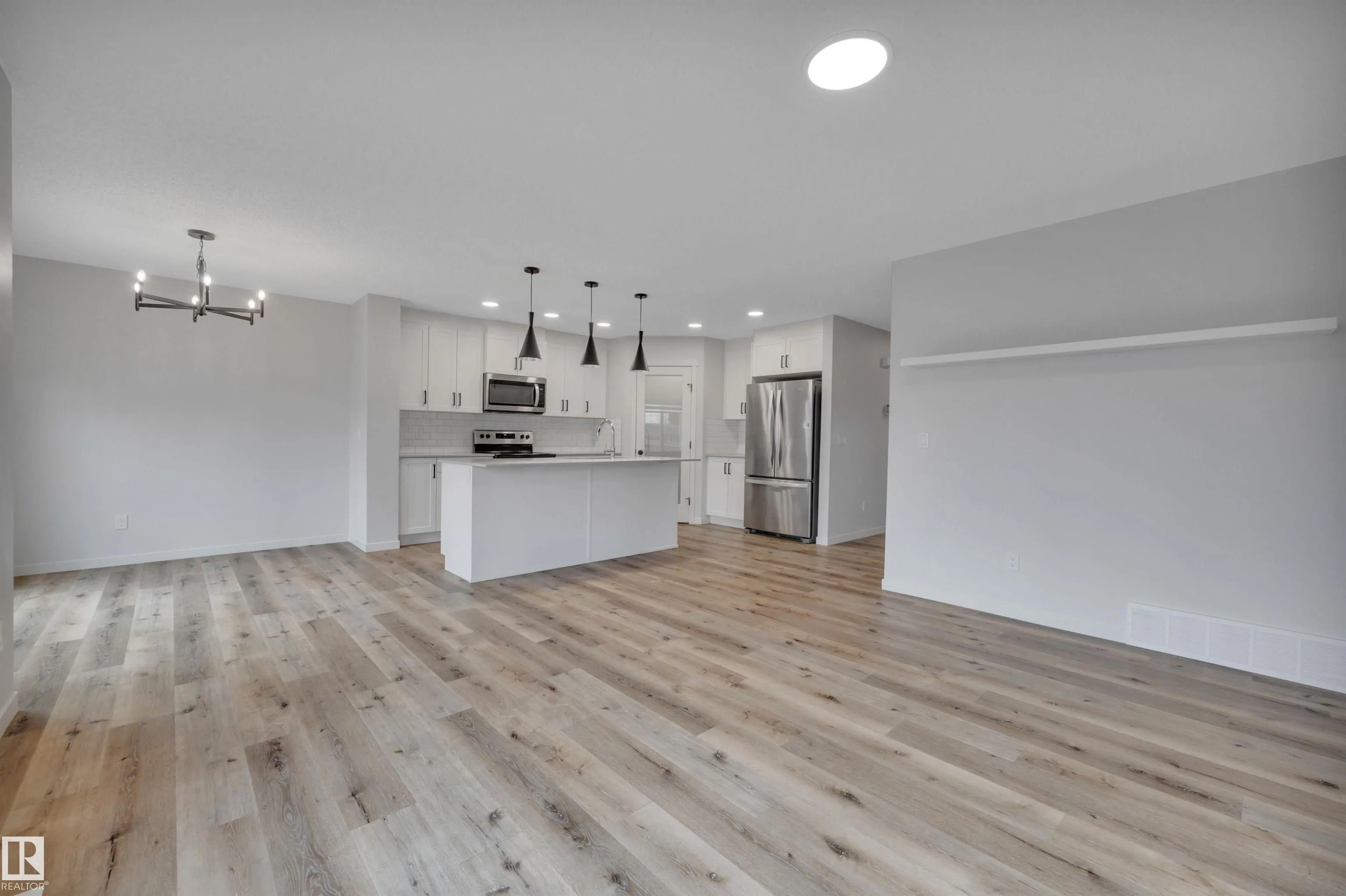 275 LARCH Crescent
