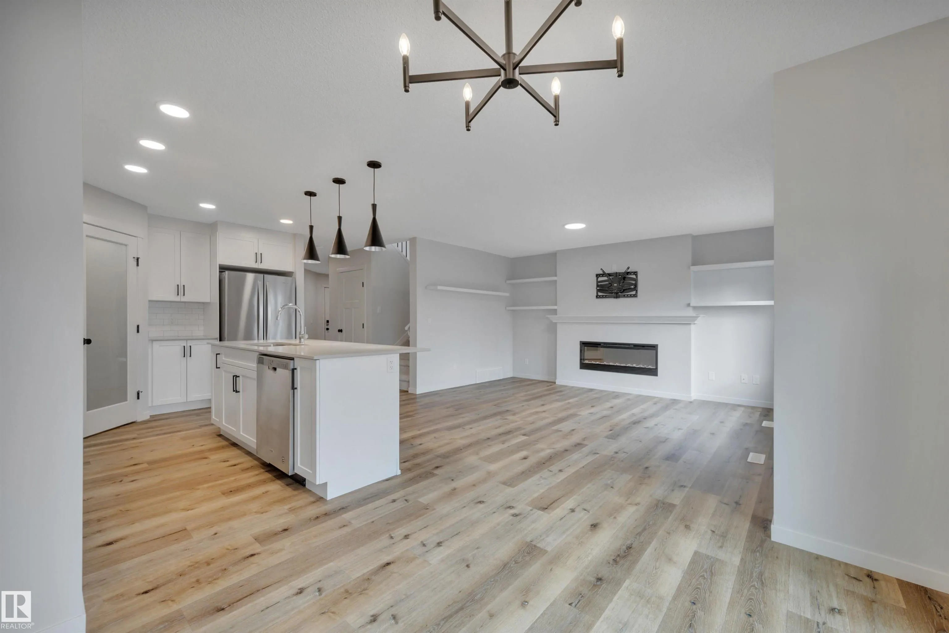 275 LARCH Crescent