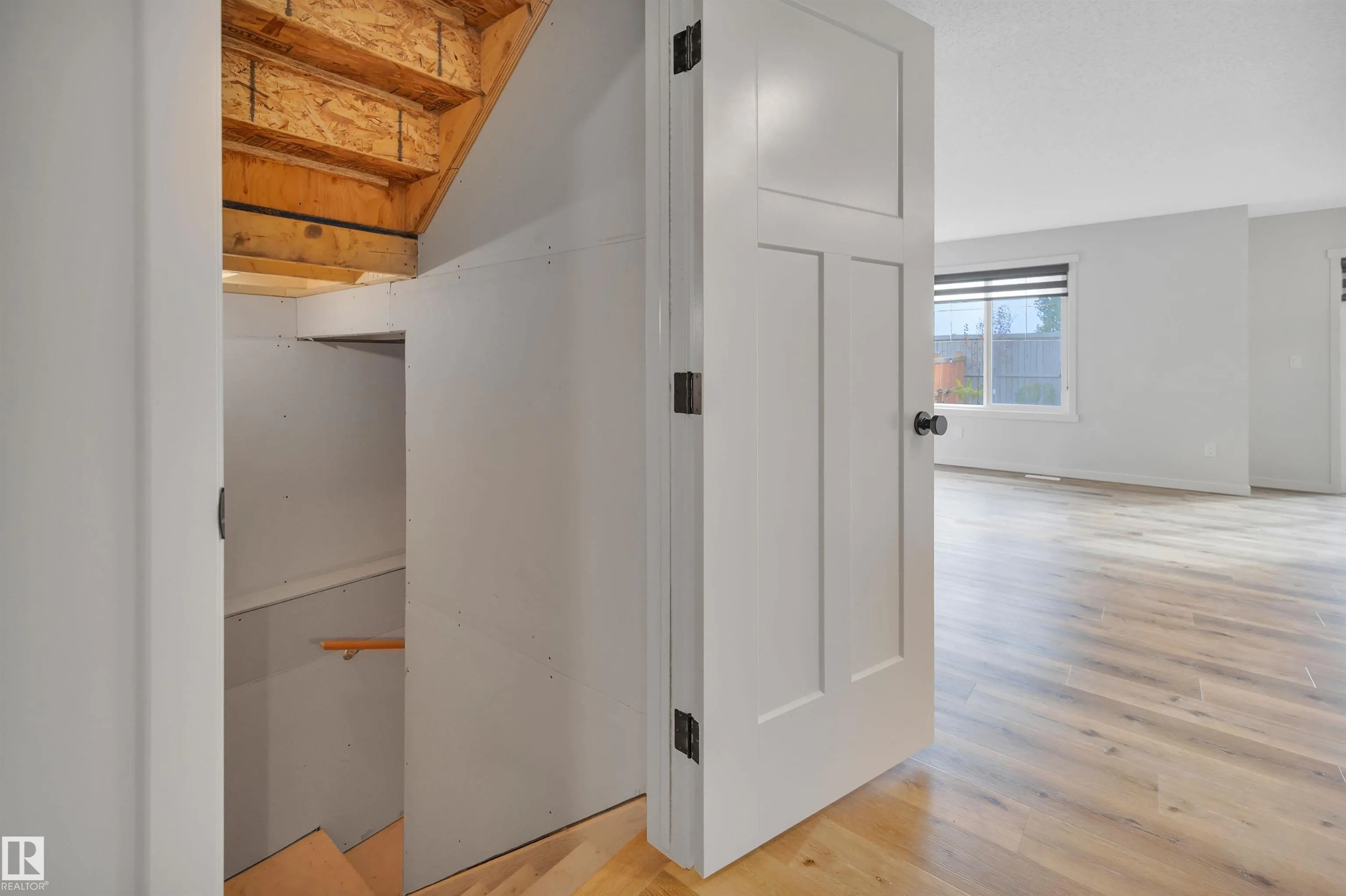 275 LARCH Crescent