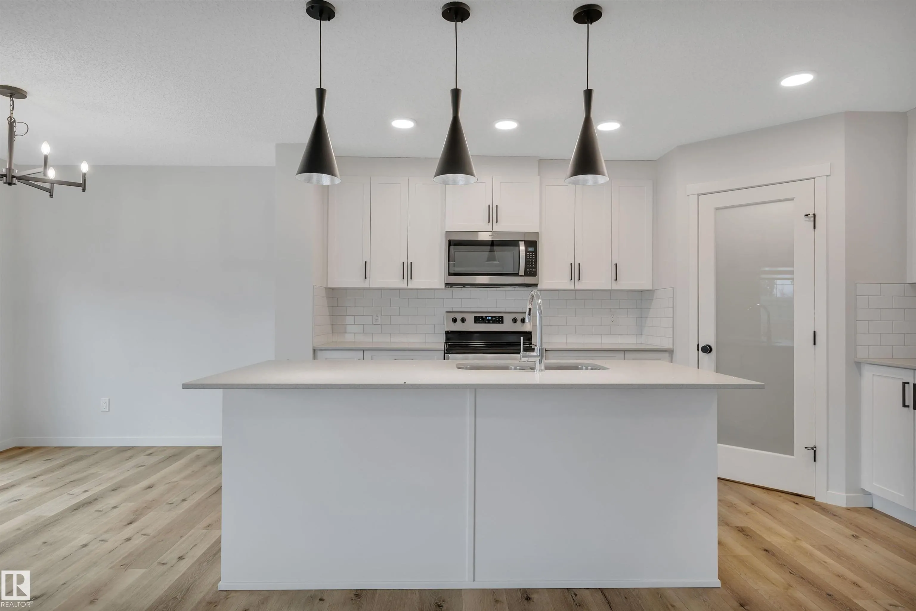 275 LARCH Crescent