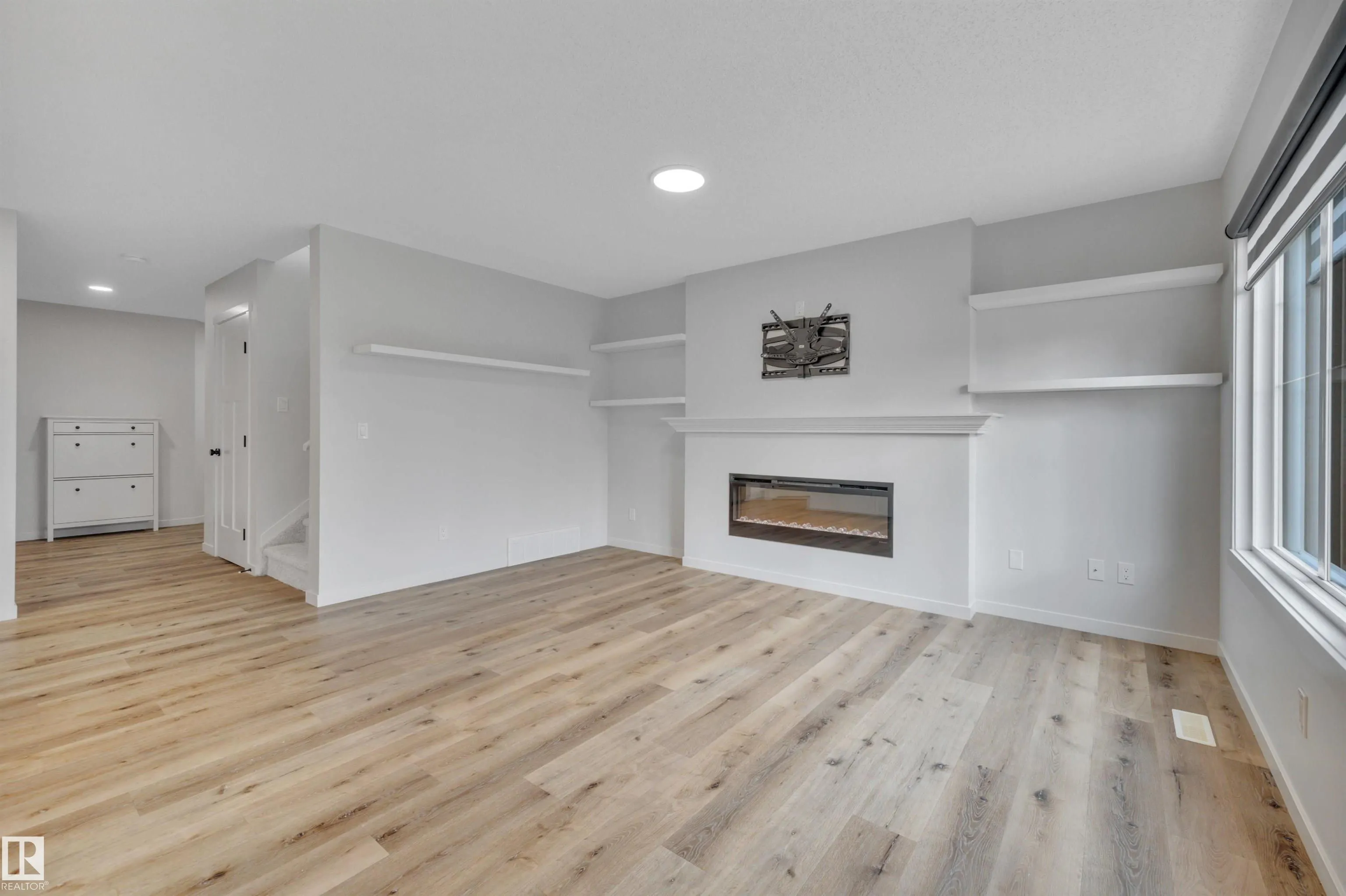 275 LARCH Crescent