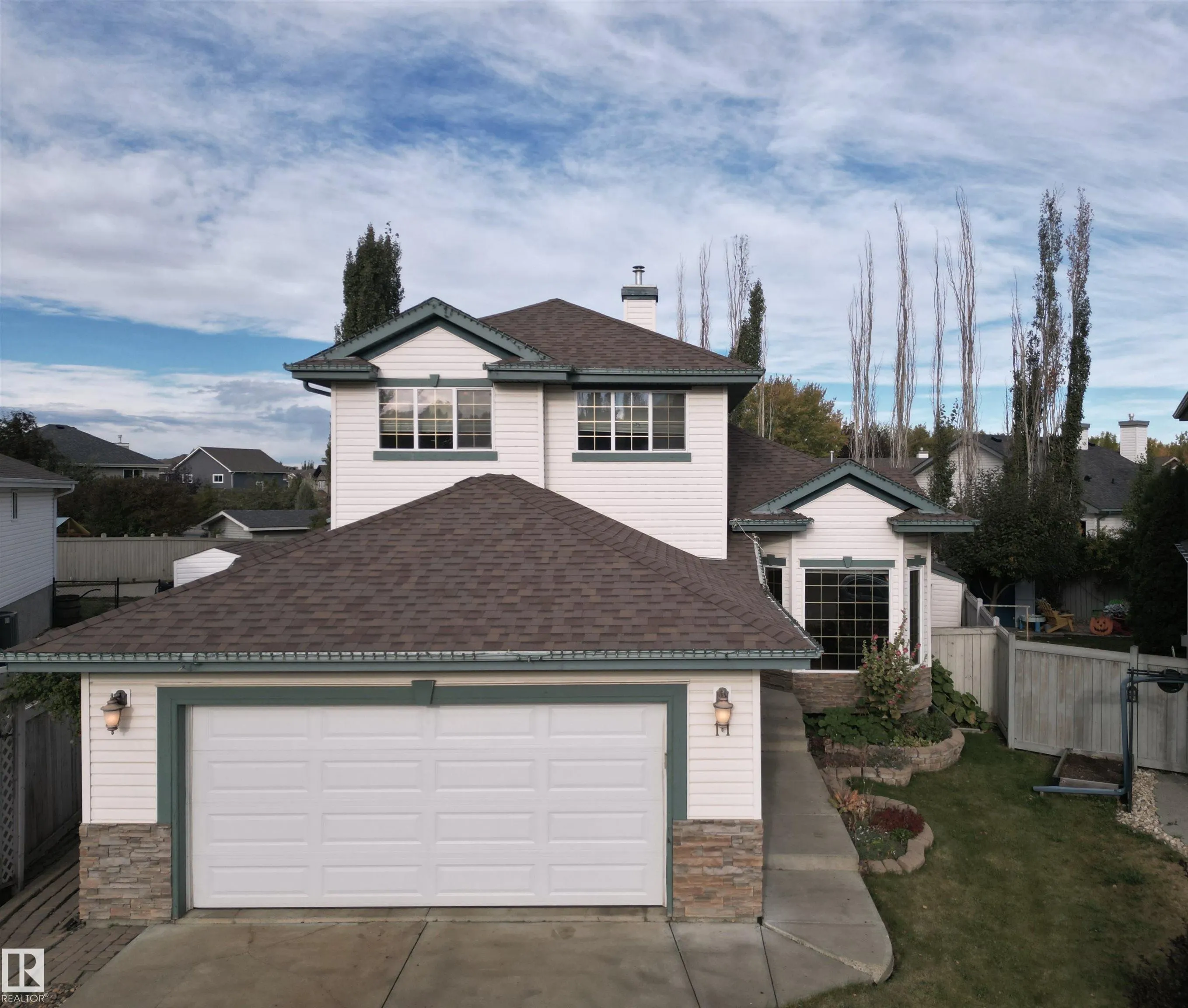 11 ESCADA Close