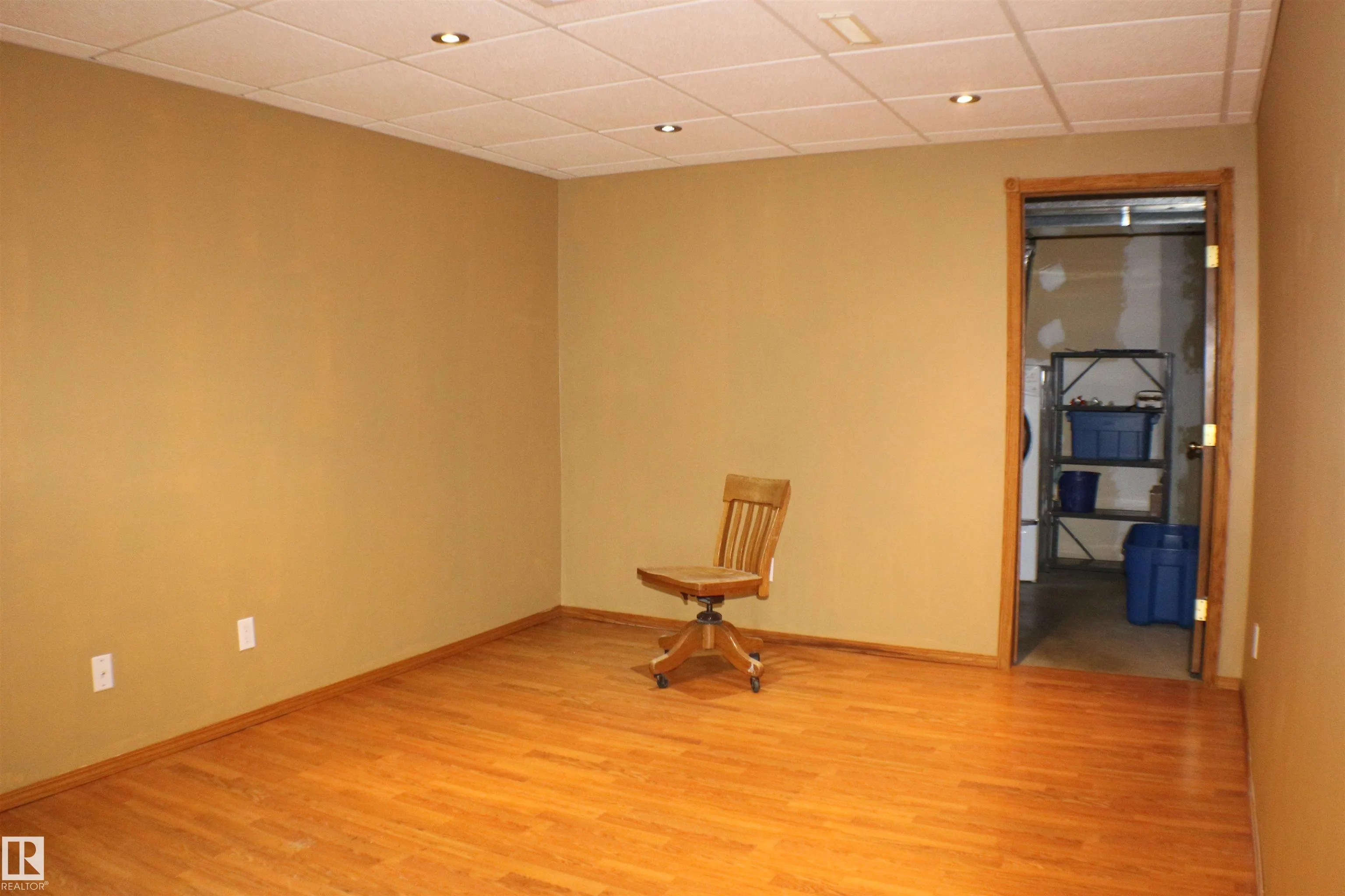 11 ESCADA Close