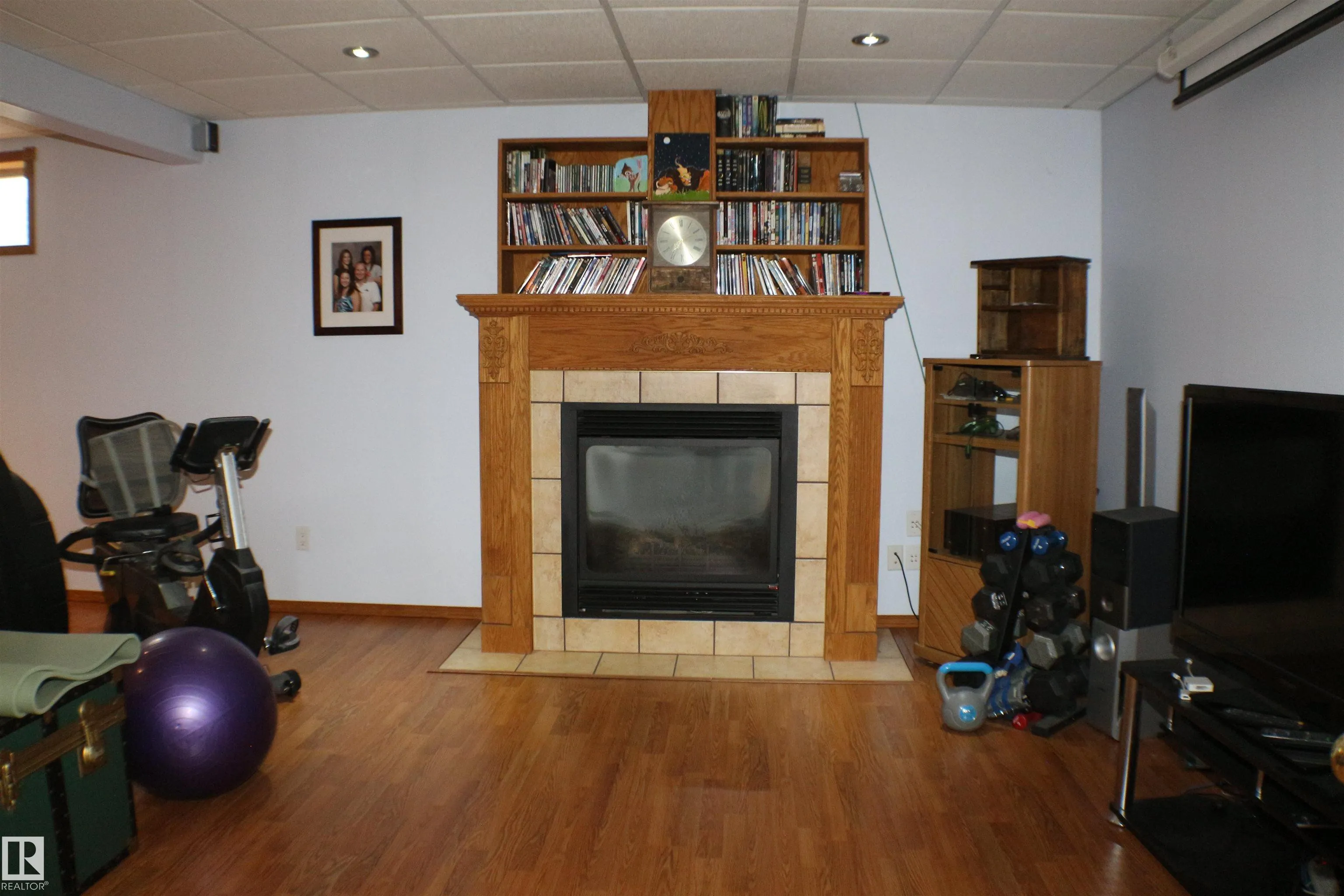 11 ESCADA Close
