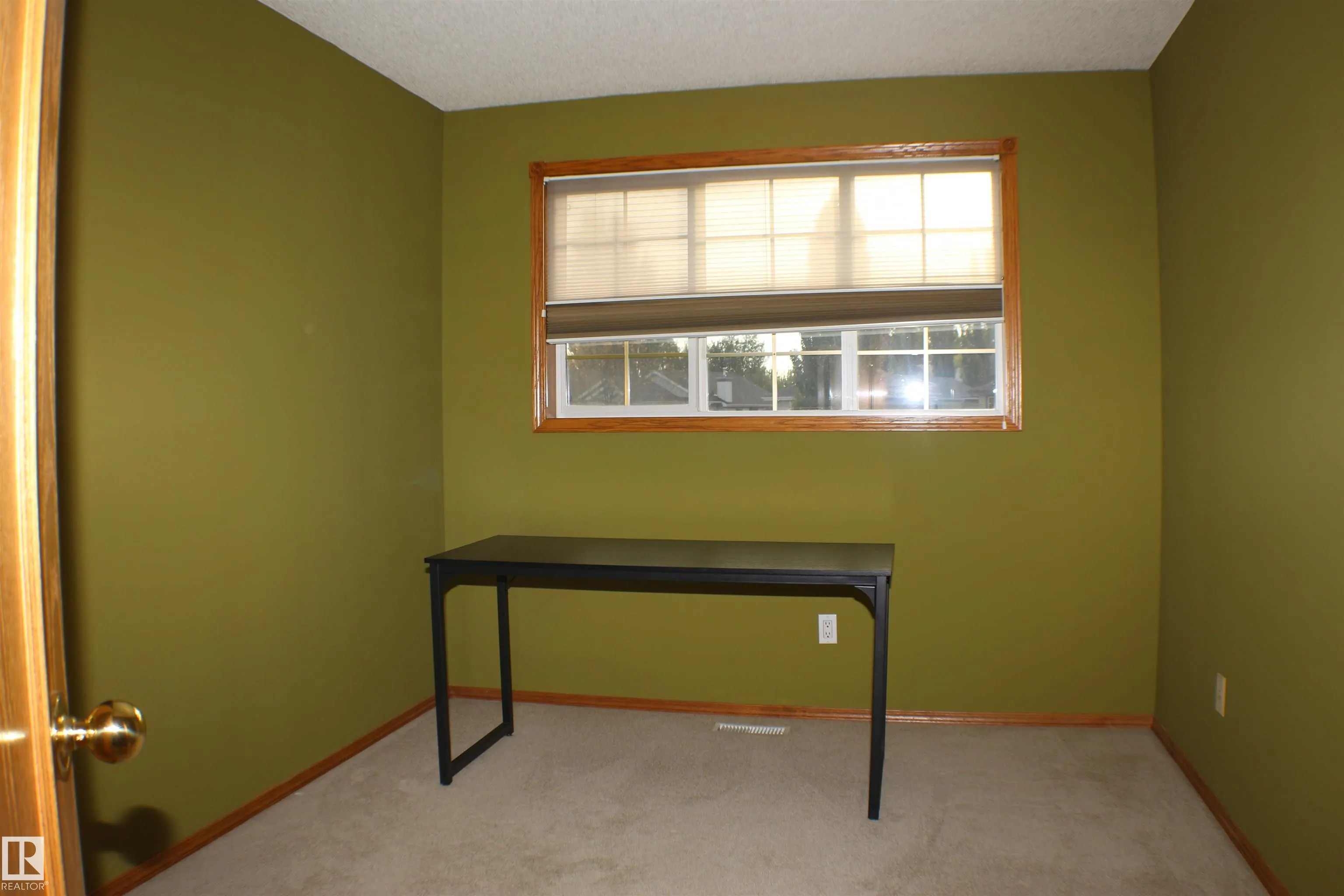 11 ESCADA Close