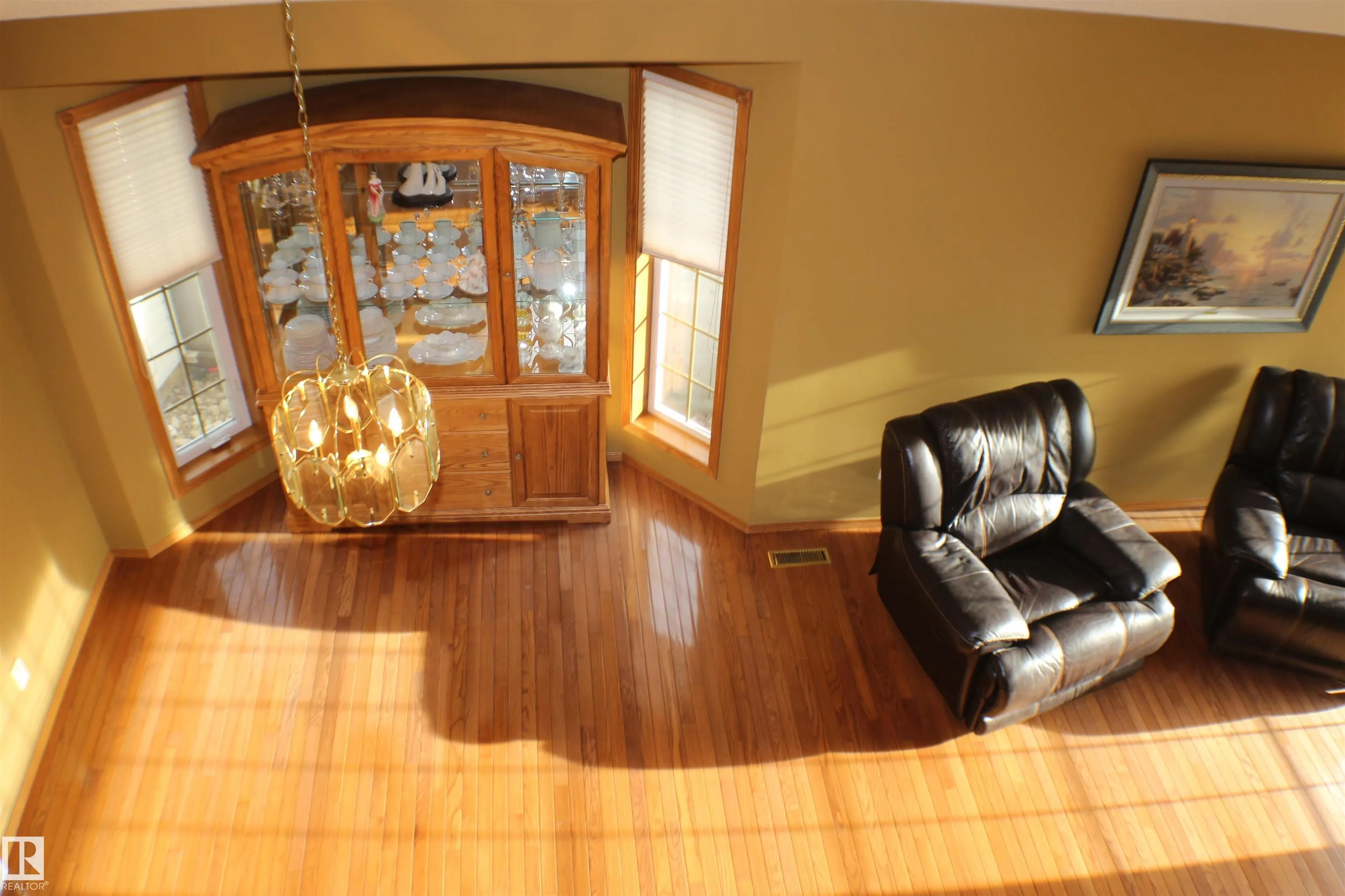 11 ESCADA Close