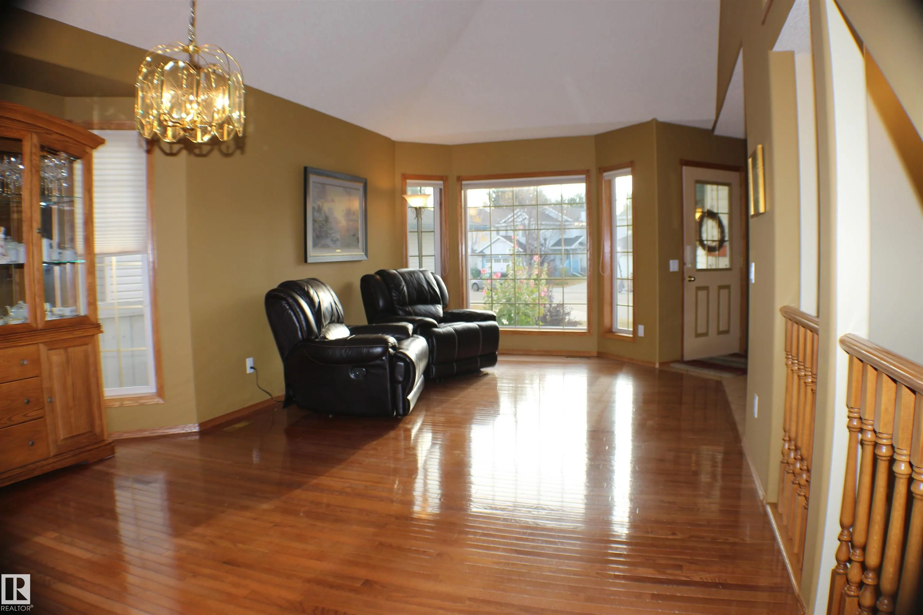 11 ESCADA Close