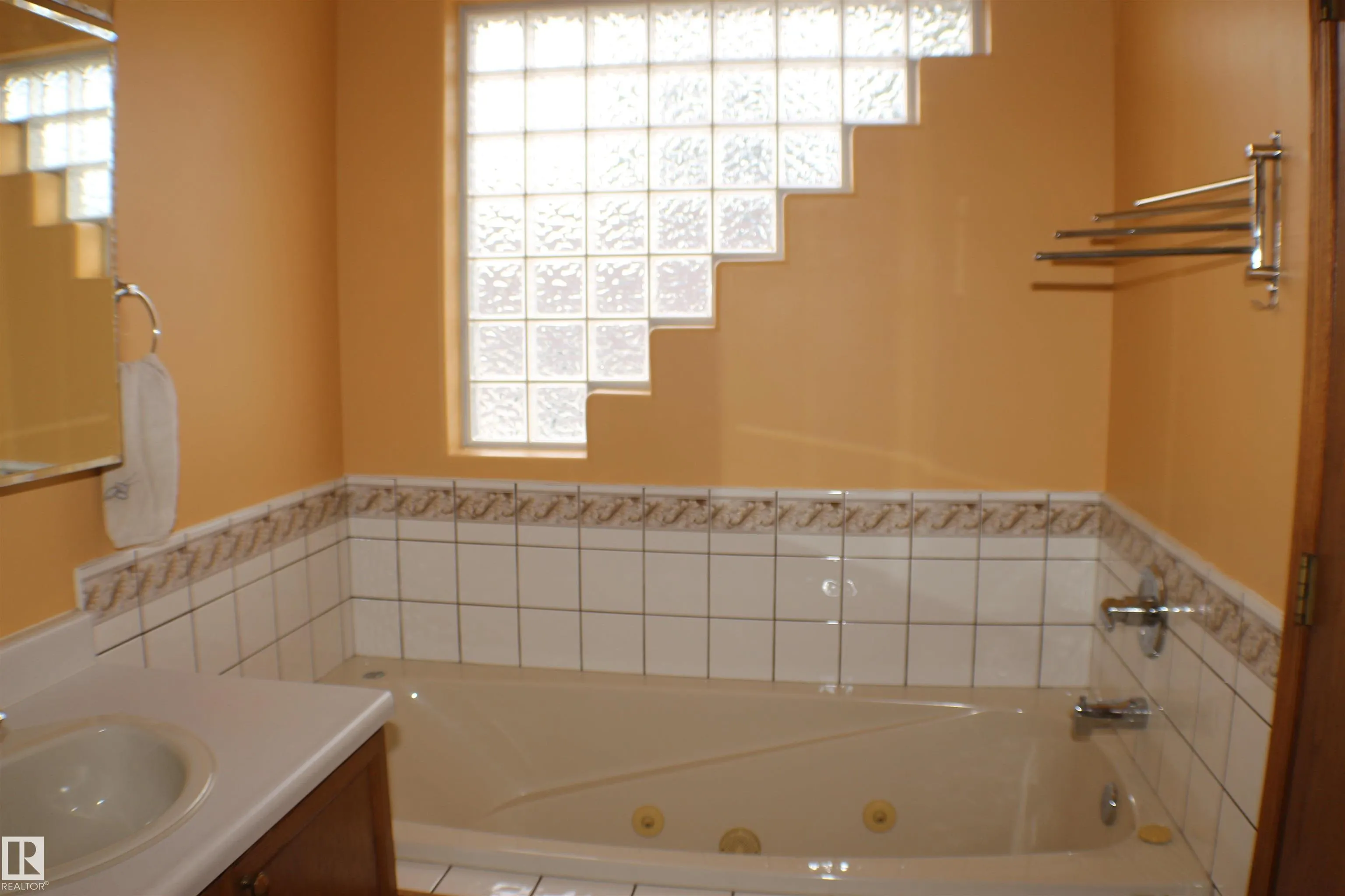 11 ESCADA Close